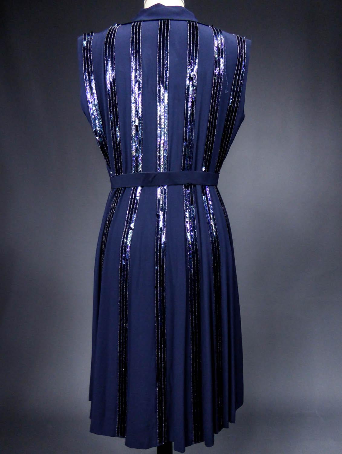 Ein Worth Paquin Couture besticktes Chiffonkleid - England CIRCA 1955-1960 im Angebot 5
