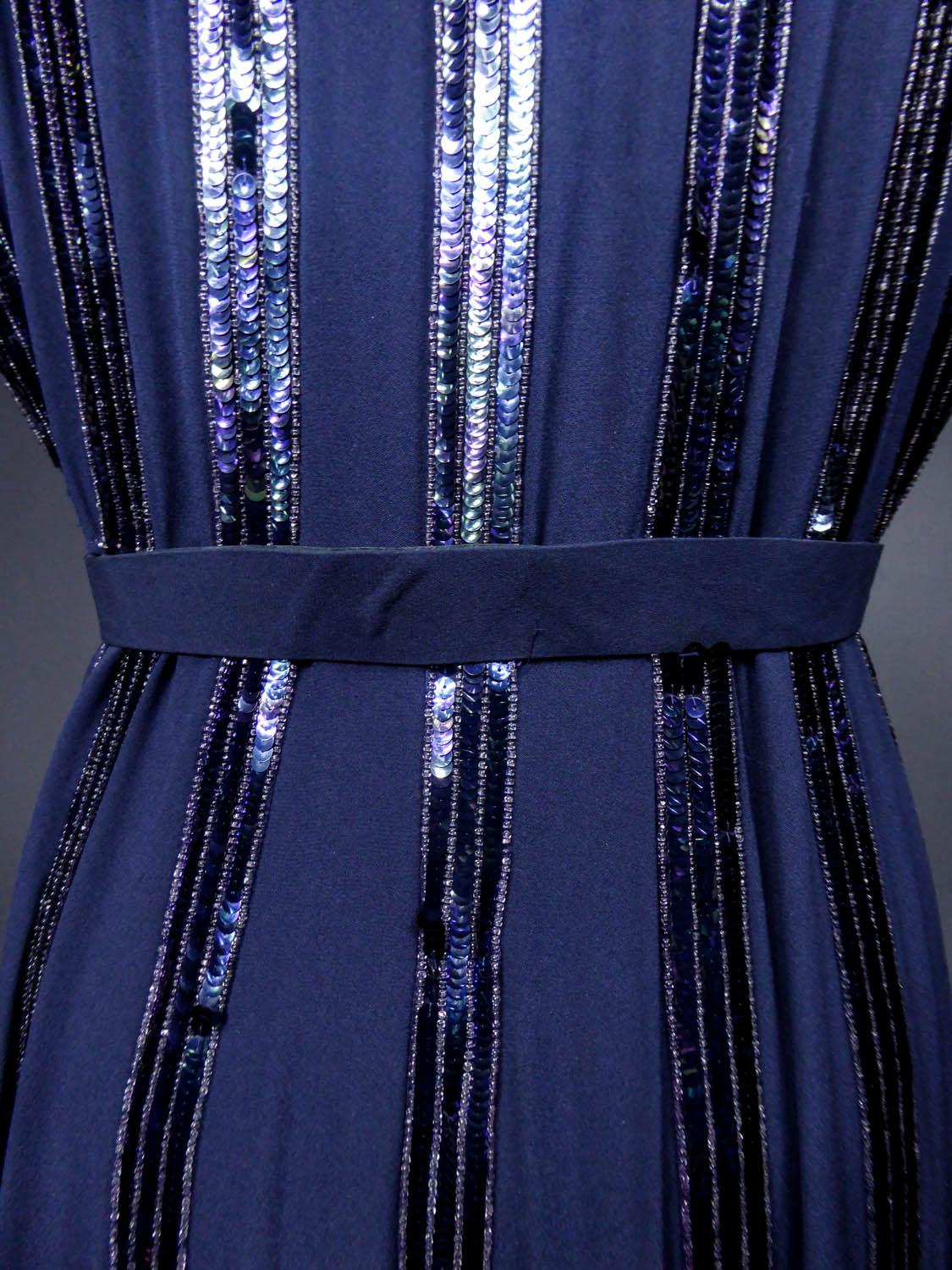 Ein Worth Paquin Couture besticktes Chiffonkleid - England CIRCA 1955-1960 im Angebot 6