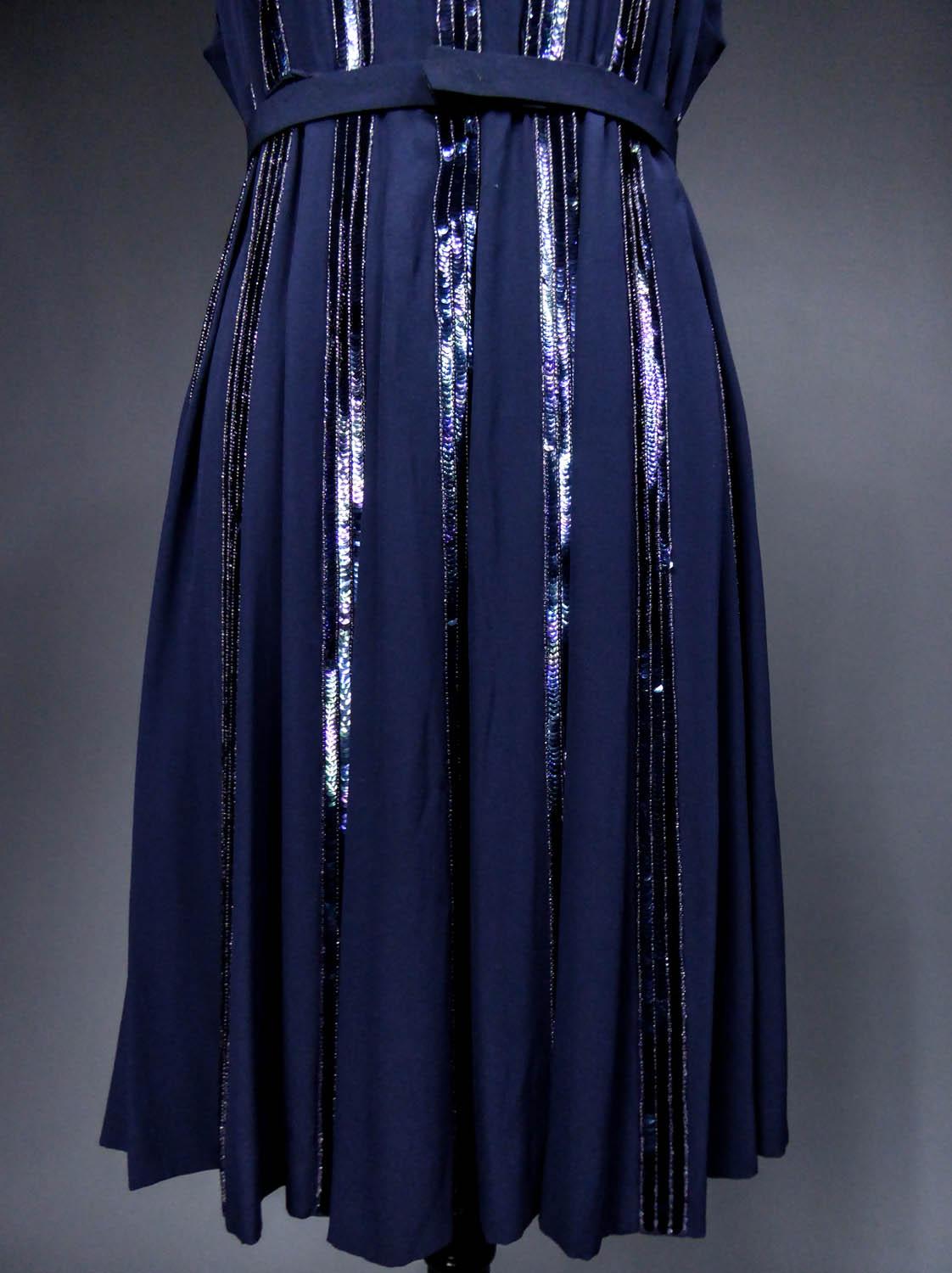Ein Worth Paquin Couture besticktes Chiffonkleid - England CIRCA 1955-1960 im Angebot 1