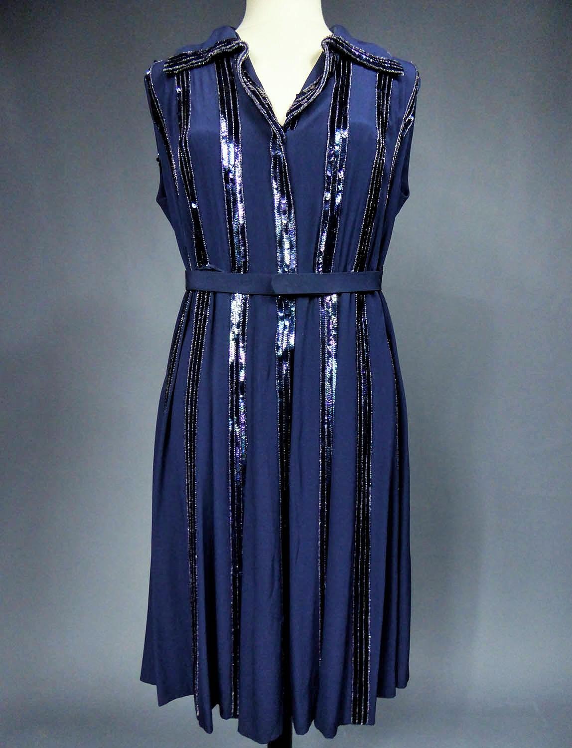 A Worth - Robe couture en mousseline brodée à paquins - Angleterre, circa 1960 en vente 10