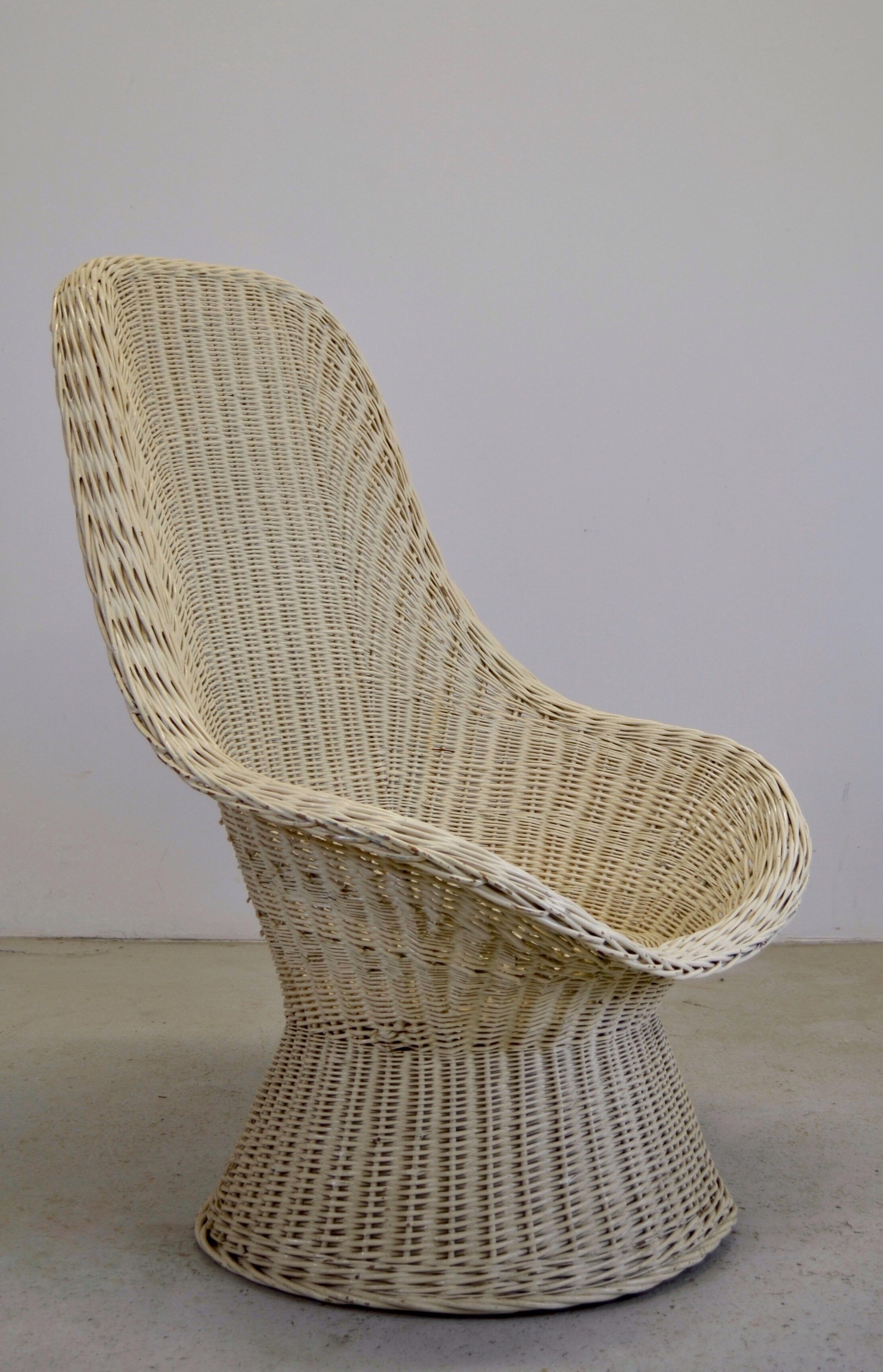 A woven rattan armchair, white lacquered, both understated and elegant. Inspired by the clean style of Egon Eiermann, this armchair combines comfort and beauty in a timeless design.

Its minimalist appearance will add a touch of refinement to your
