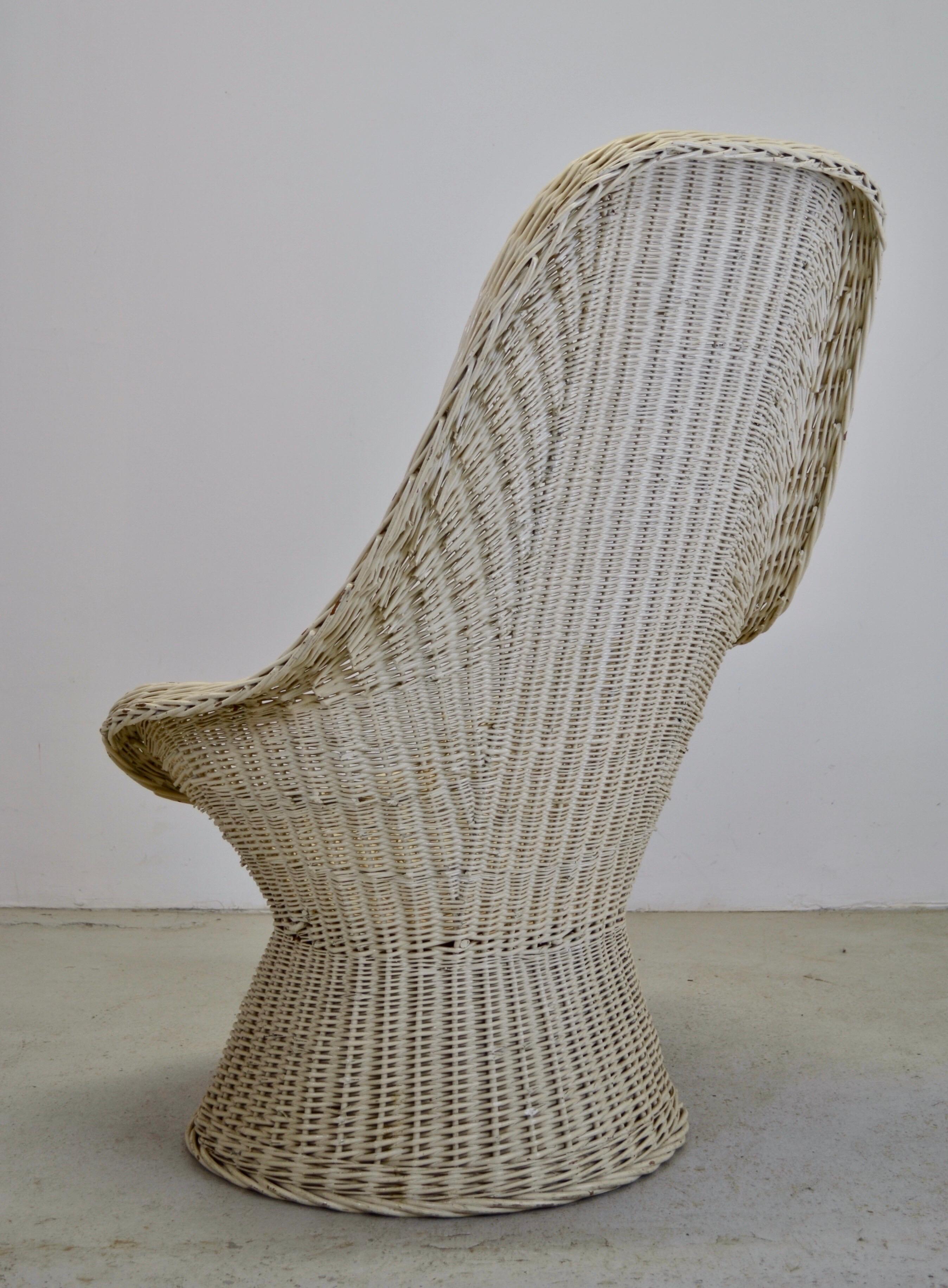 French A woven rattan armchair, white lacquered - France - 1960. For Sale