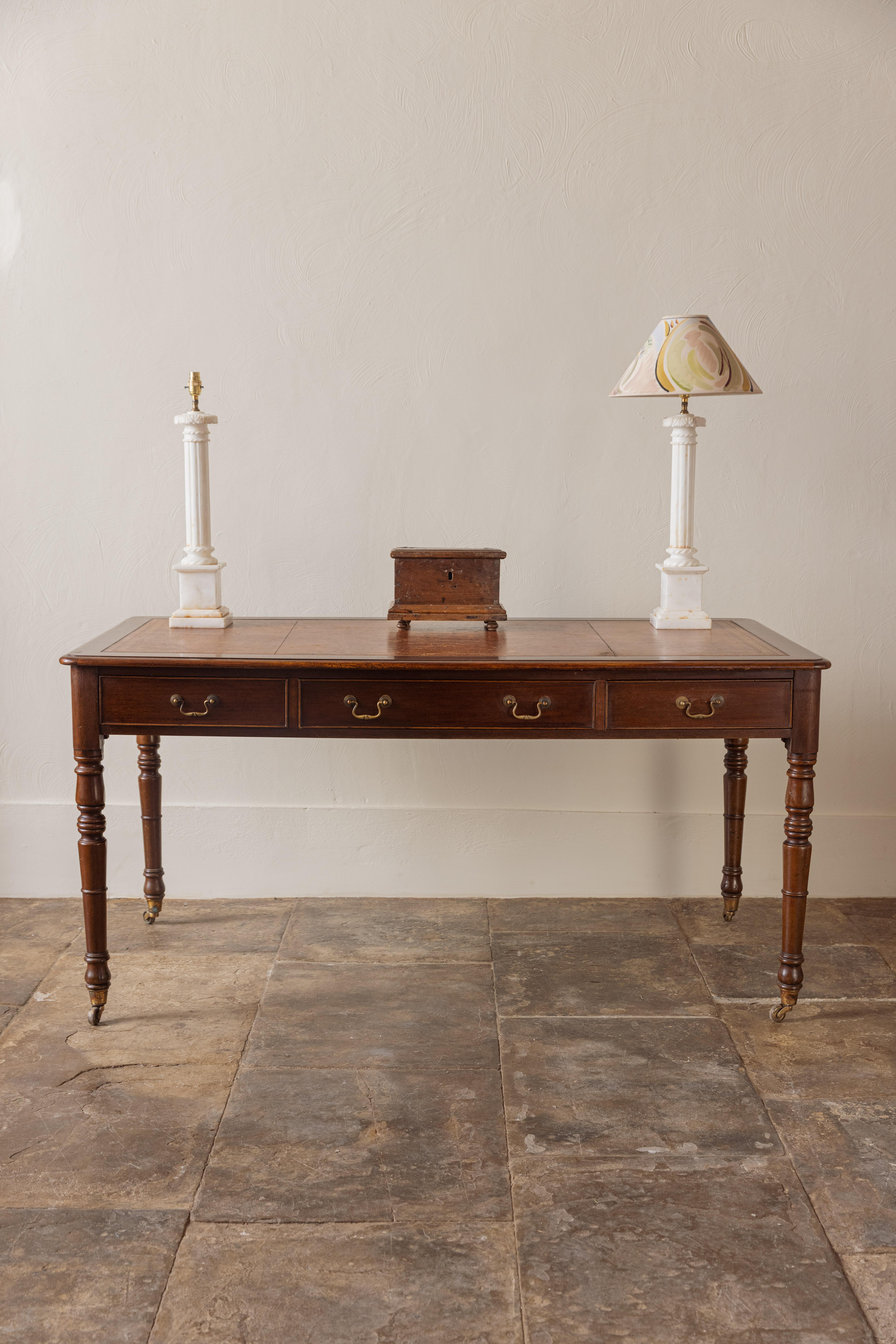 20ième siècle Table à écrire en vente