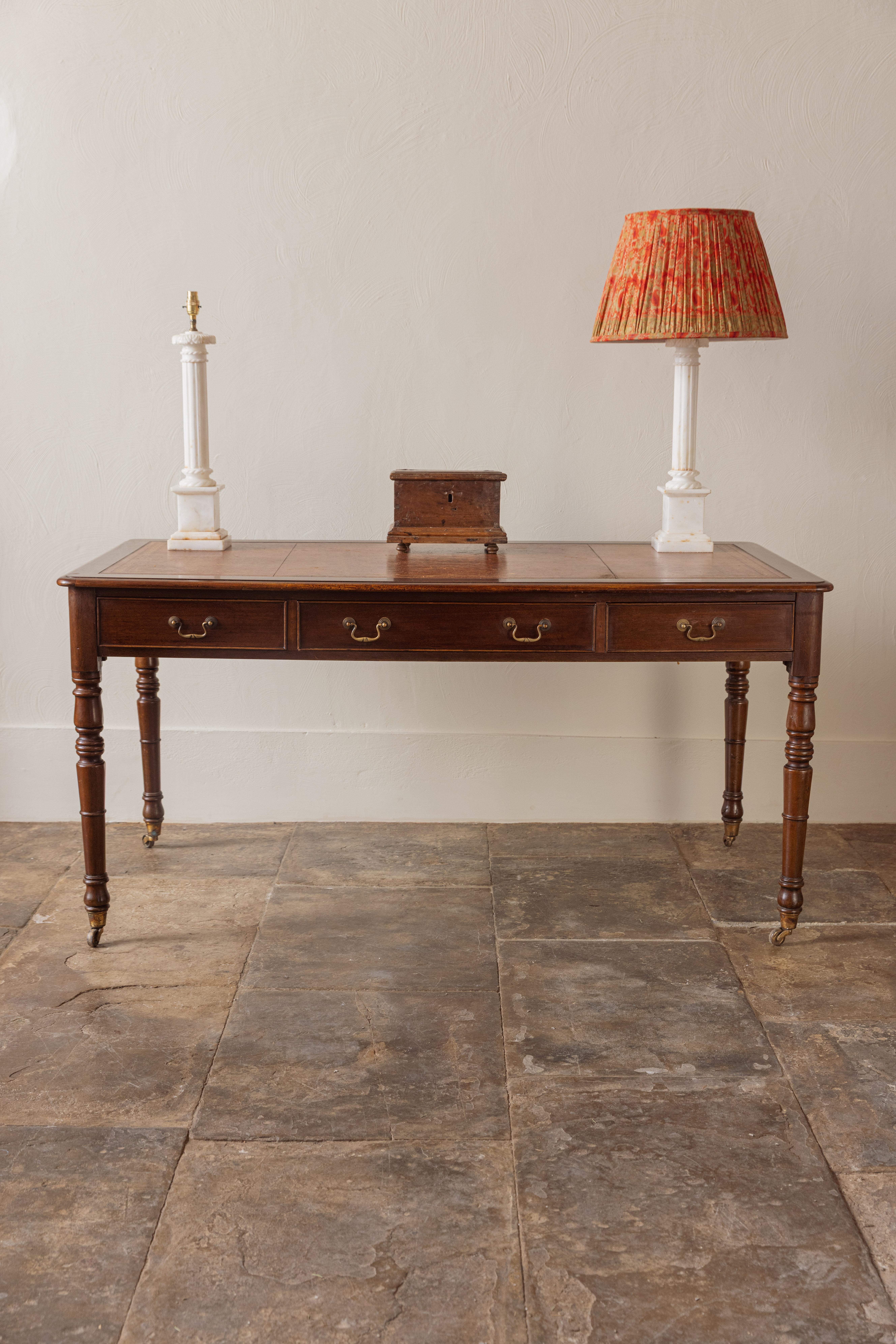 Cuir Table à écrire en vente