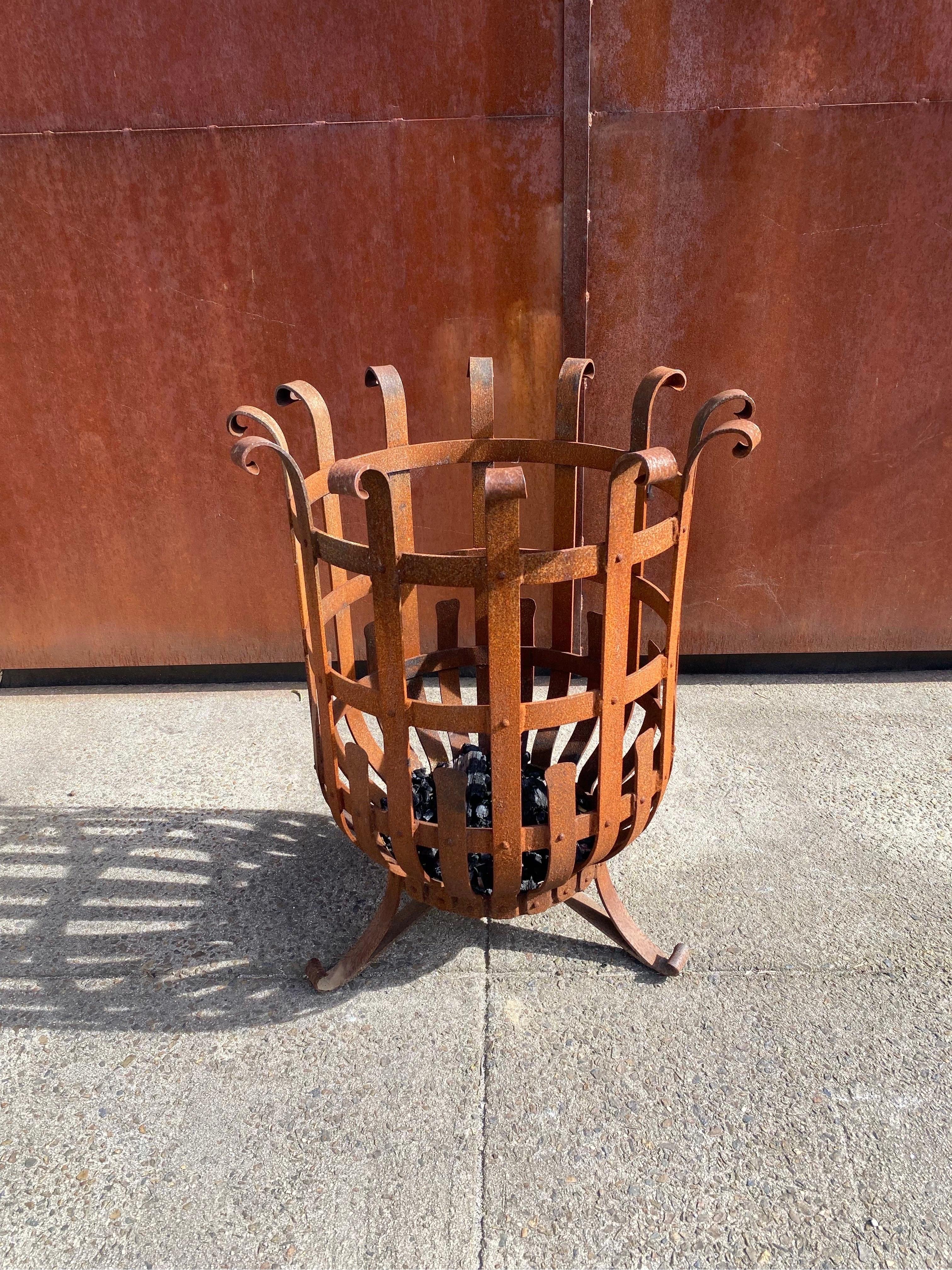Un brasero de hierro forjado en venta 5