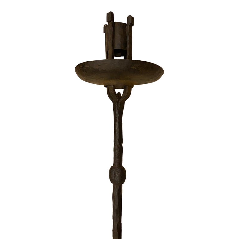 A circa 1900 English wrought iron tripod base floor lamp. Can be electrified.

Measurements:
Height: 52