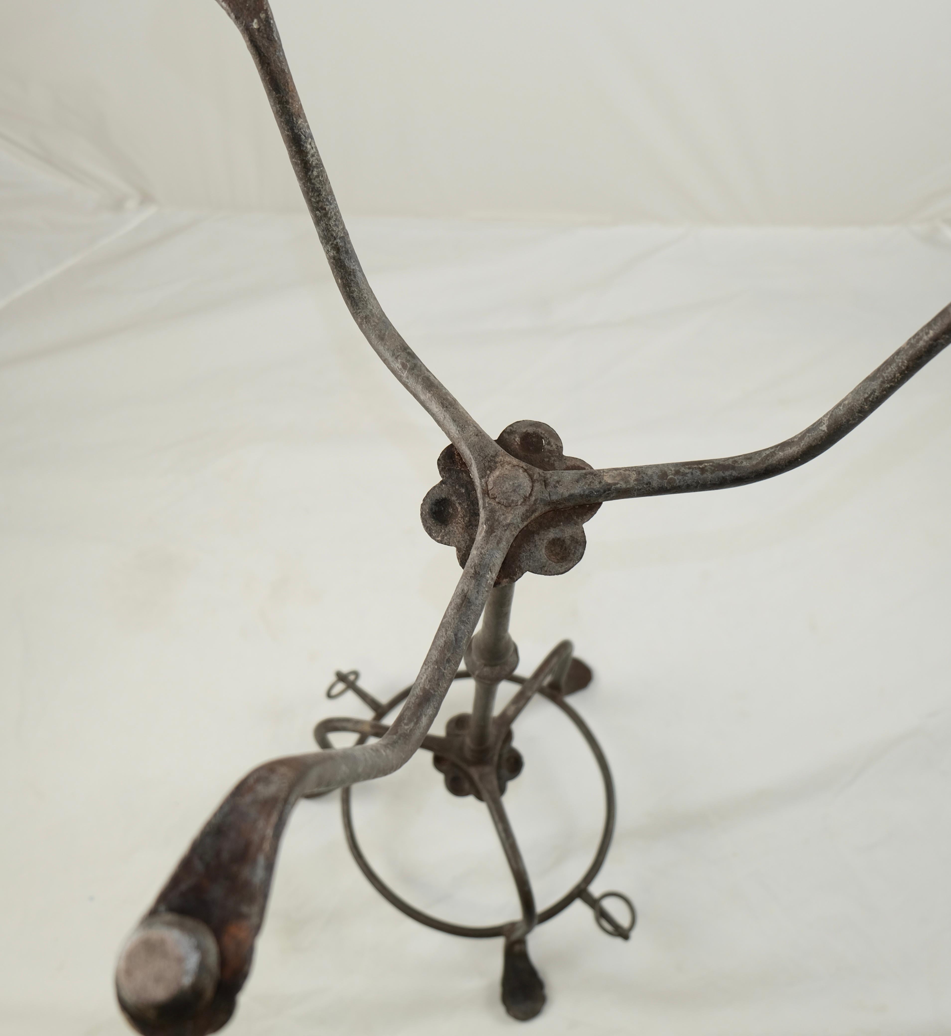 A wrought Iron Stand with a brass bowl , 17th Century For Sale 3