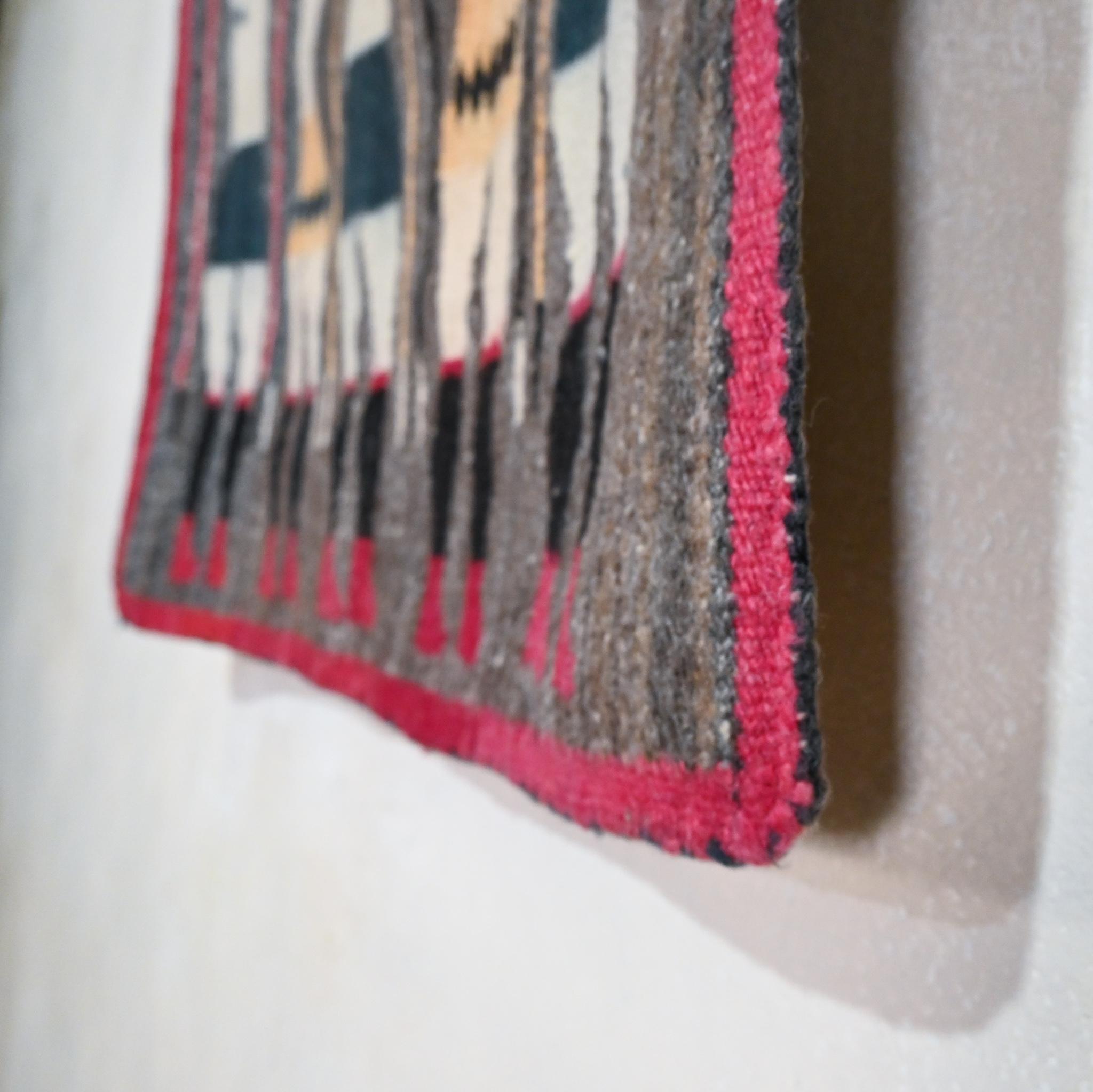 Colgante de Pared de Tejido Plano de Doble Cara Yei Navajo, 1930 Cabezas Redondas en venta 1