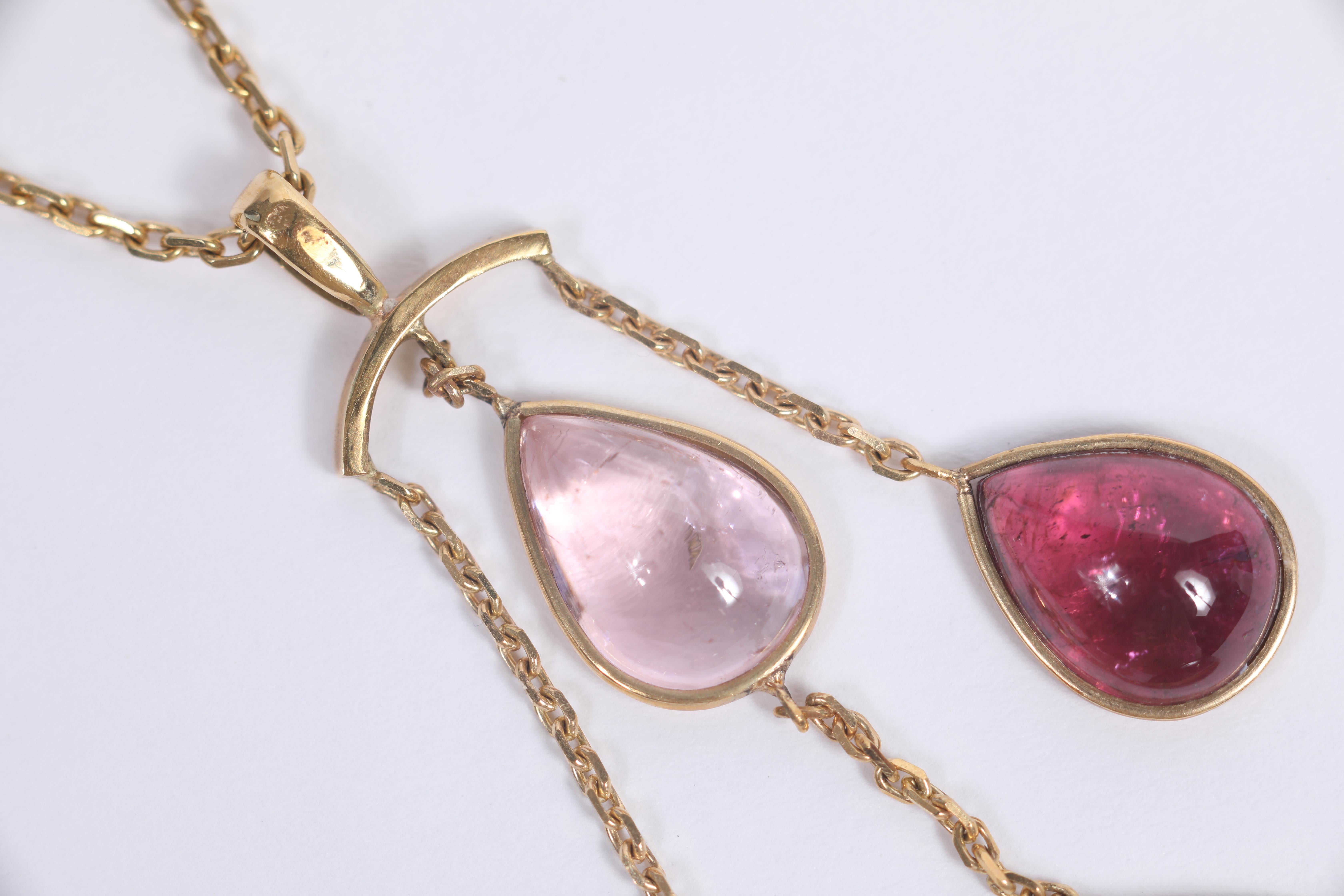 18K Yellow Gold Chain with a Pendant Set with Four Tourmalines Cabochons In New Condition For Sale In Paris, FR