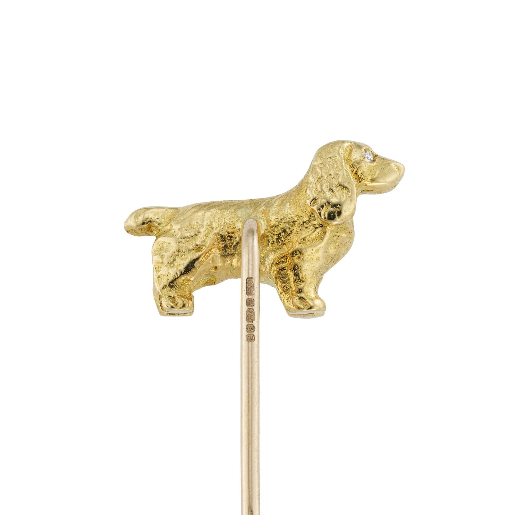 A yellow gold stickpin, the finial in the form of a spaniel, all set in yellow gold, hallmarked 18 carat gold, London, made by Bentley & Skinner, measuring 1.8 x 1.2cm the pin 6.5cm long, gross weight 6.2 grams.
This playful yellow gold spaniel