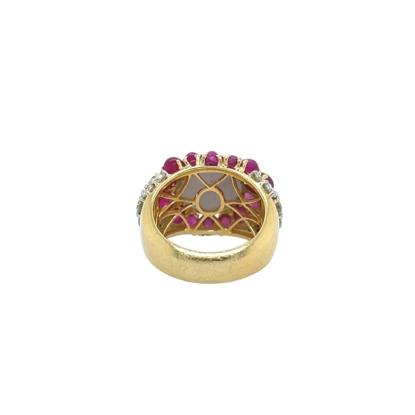 A Yellow Gold, Star Sapphire, Ruby and Diamond Ring In Excellent Condition For Sale In New York, NY