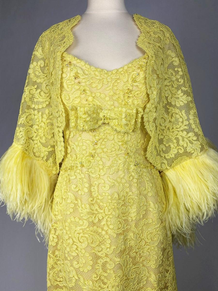 Circa 1965-1969

Magnificent evening gown and cape in yellow Guipure lace, model named Alizée by Jacques Heim Haute Couture. High-waisted sheath dress with large plunging neckline and back zip fastening. Whalebone bustier lined with white tulle and