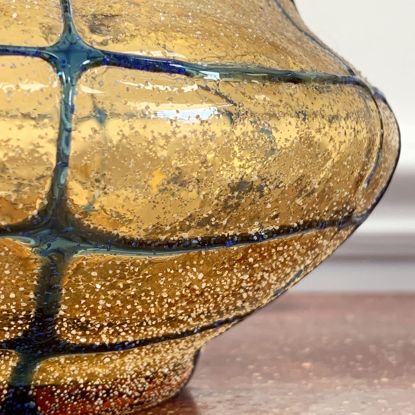 Beaux-Arts Vase en verre de Murano jaune monté comme une lampe en vente