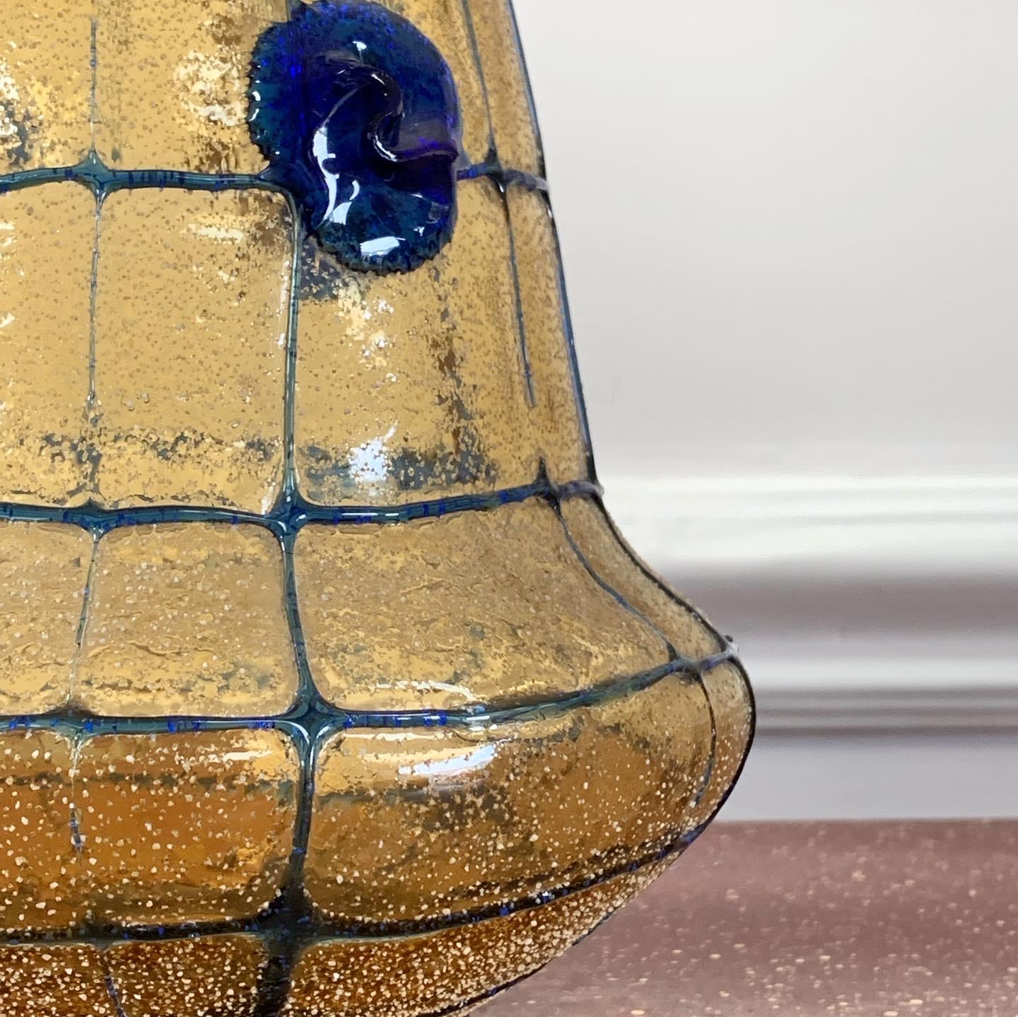 Fait main Vase en verre de Murano jaune monté comme une lampe en vente
