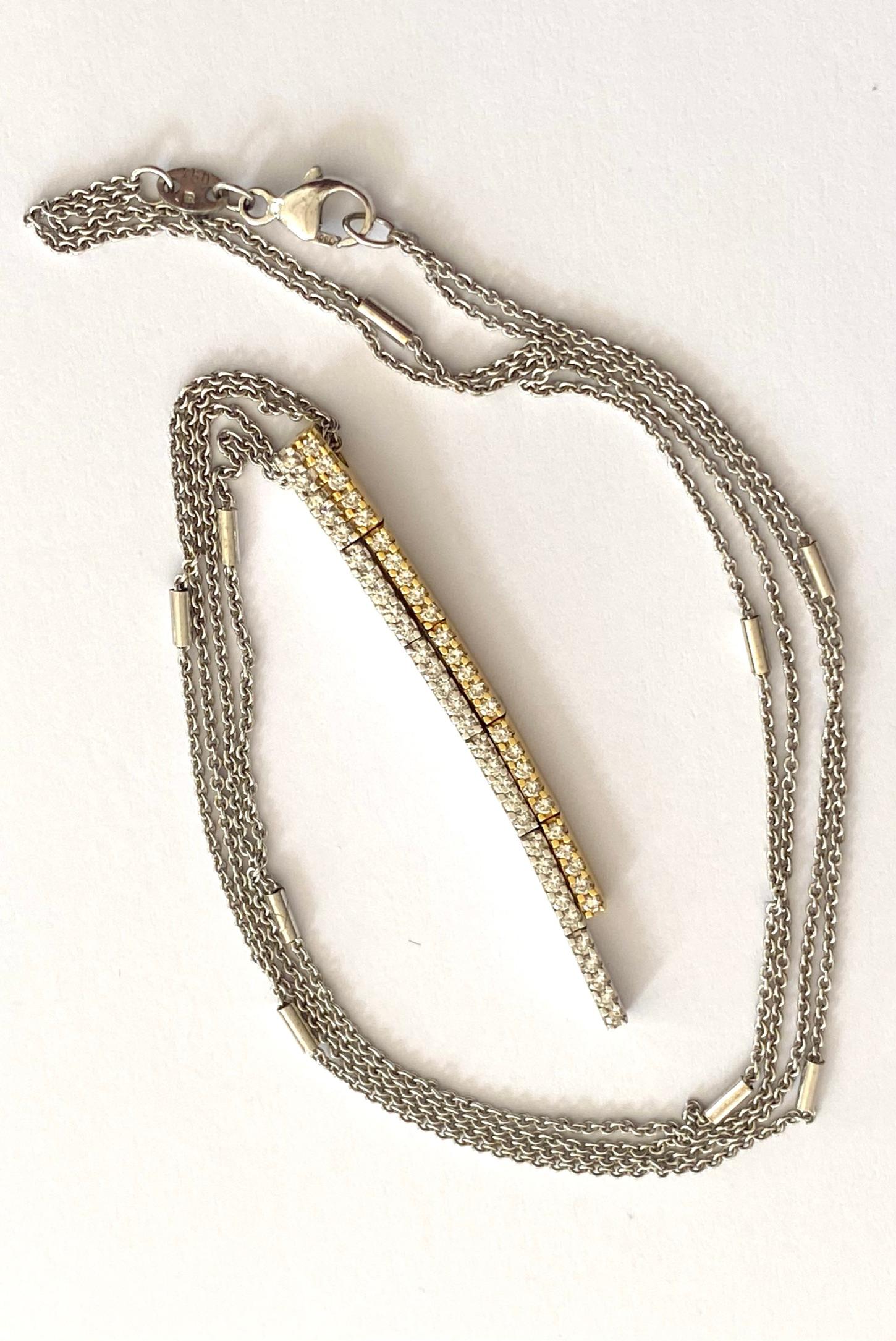 One (1) 18 Karat Yeloow and white Gold Pendant & Chain stamped 750
Pendant has 55 rpound Brilliant Cut Natural Diamonds: 0.67 ct  SI1 - F-G
Lengts of the chain: 42 cm. 

This jewel is accompanied by a jewelery report from Antwerp.