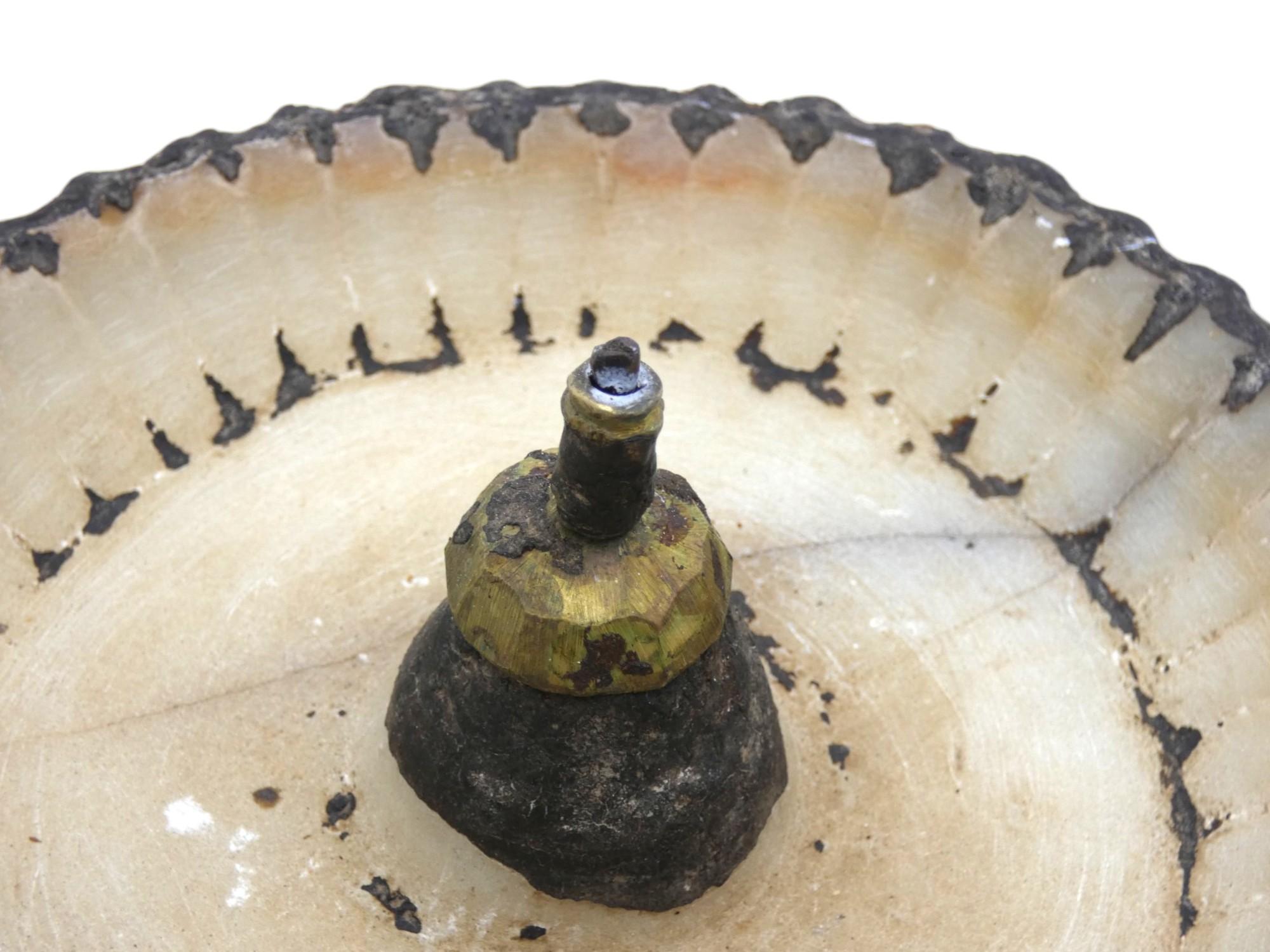 Lámpara de Shabat yemenita de piedra tallada, circa 1900 Judaica Tallado en venta