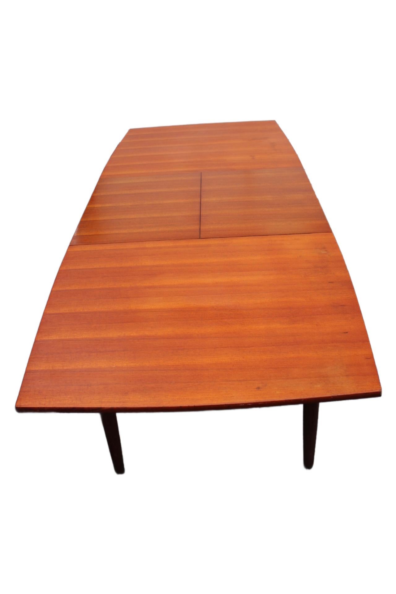 Una mesa de comedor extensible más joven en venta 6