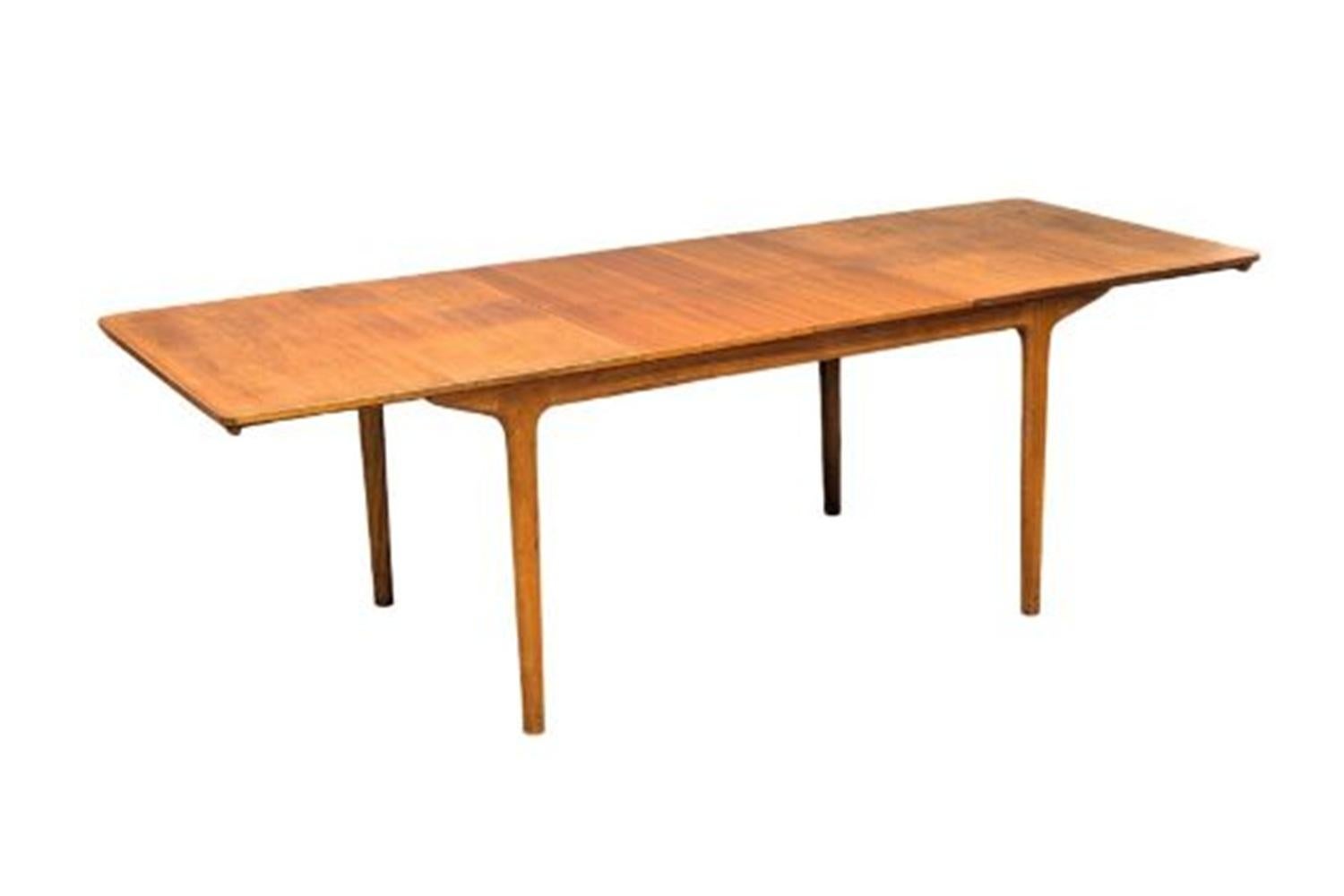 Una mesa de comedor extensible más joven en venta 8