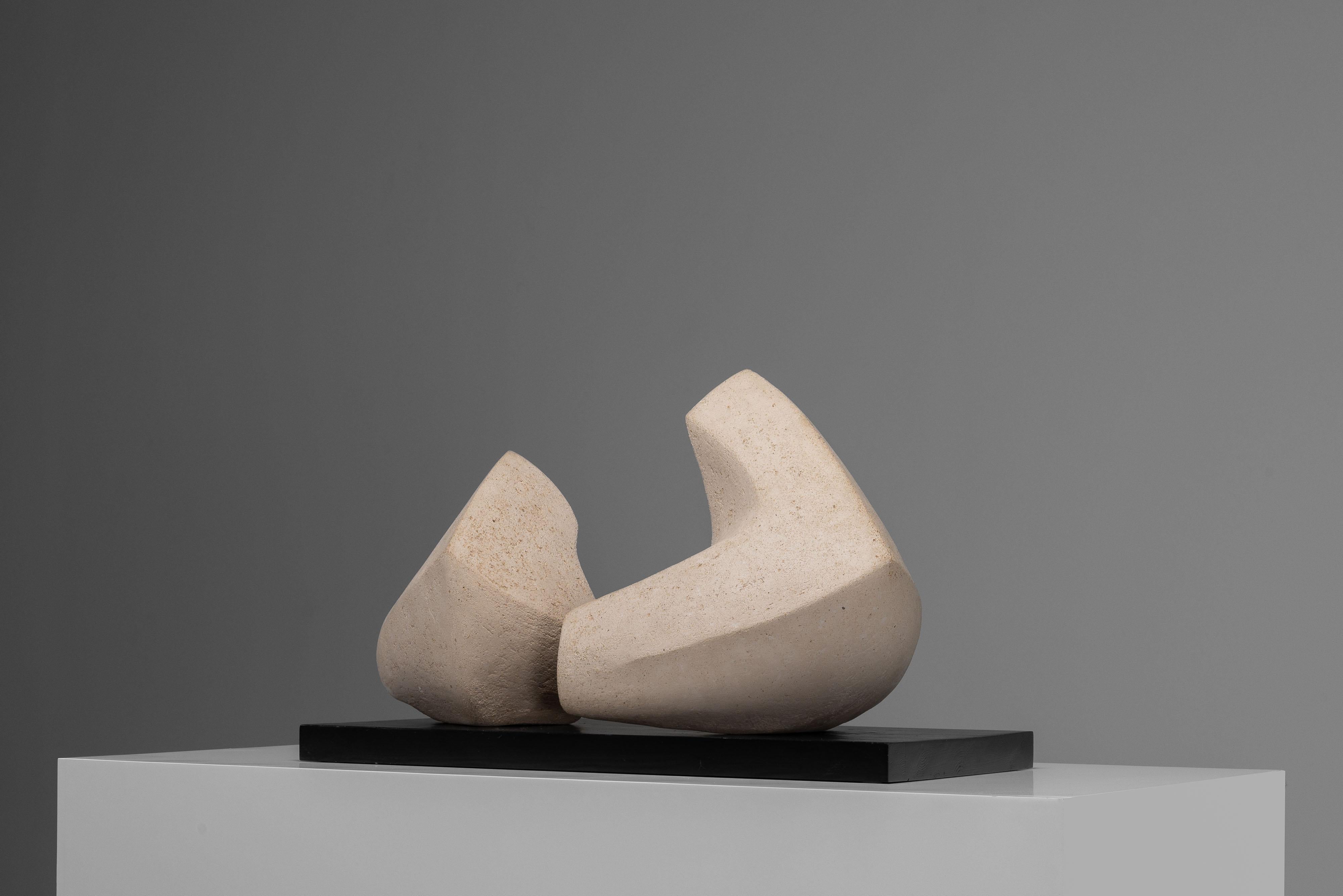 A Ysermans abstract clay sculpture Netherlands 1978 In Good Condition For Sale In Roosendaal, Noord Brabant