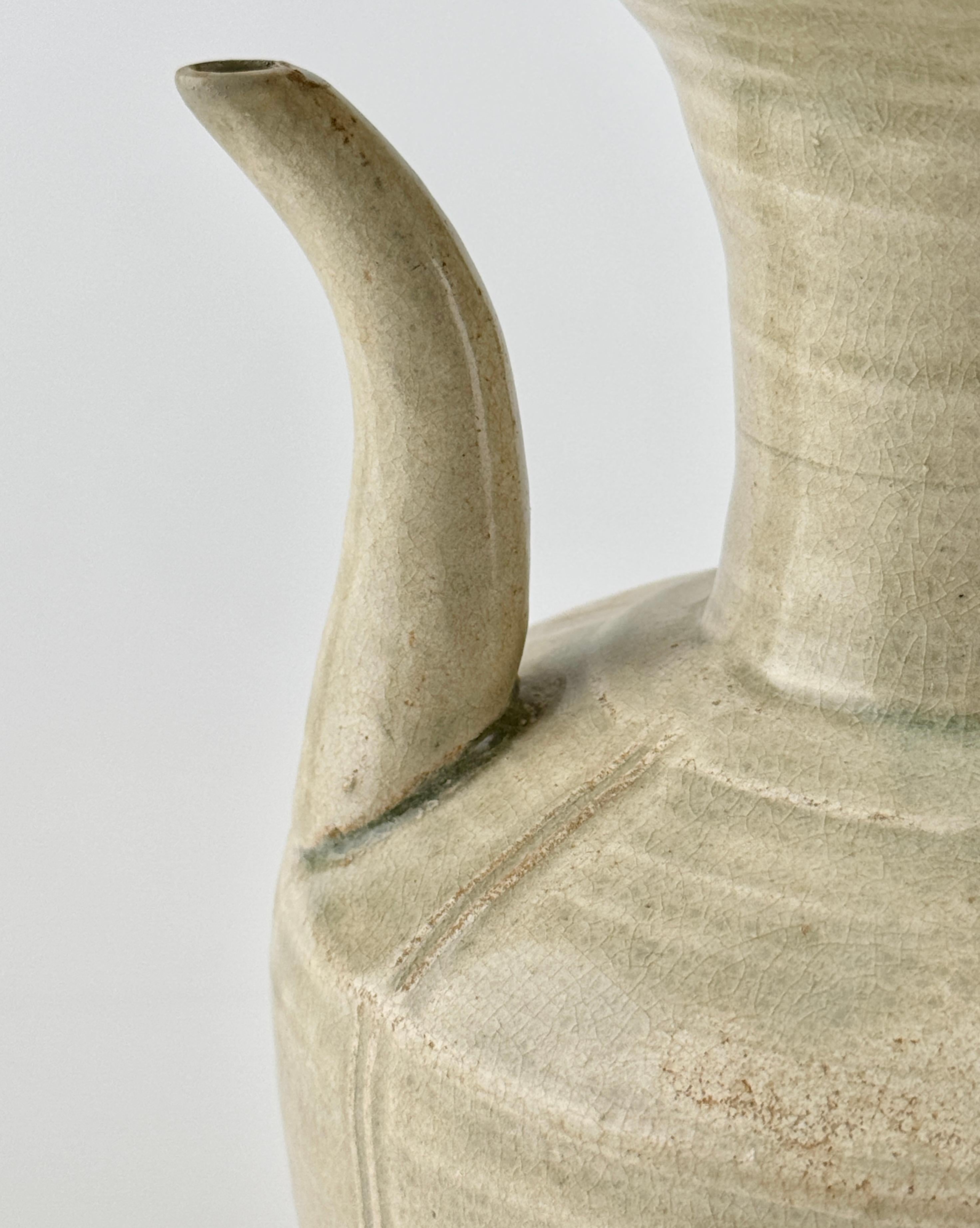 A Zhejiang Porcelain Ewer, Northern Song Dynasty In Good Condition For Sale In seoul, KR