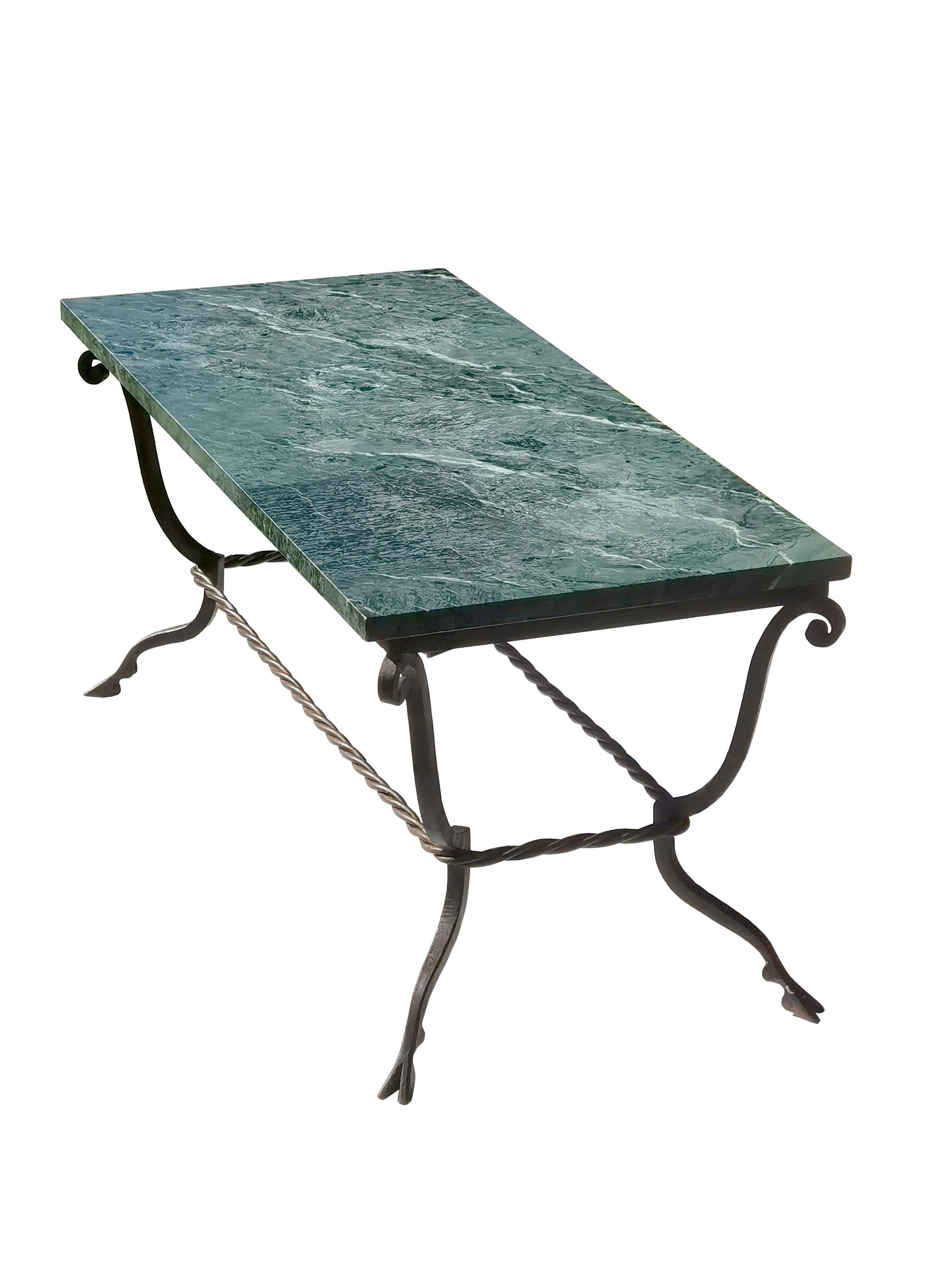 UNA MESA DE CAFÉ NEOCLÁSICA ART-DECO EN EL ESPÍRITU DE EDGAR BRANDT, Francia 1930 en venta 3