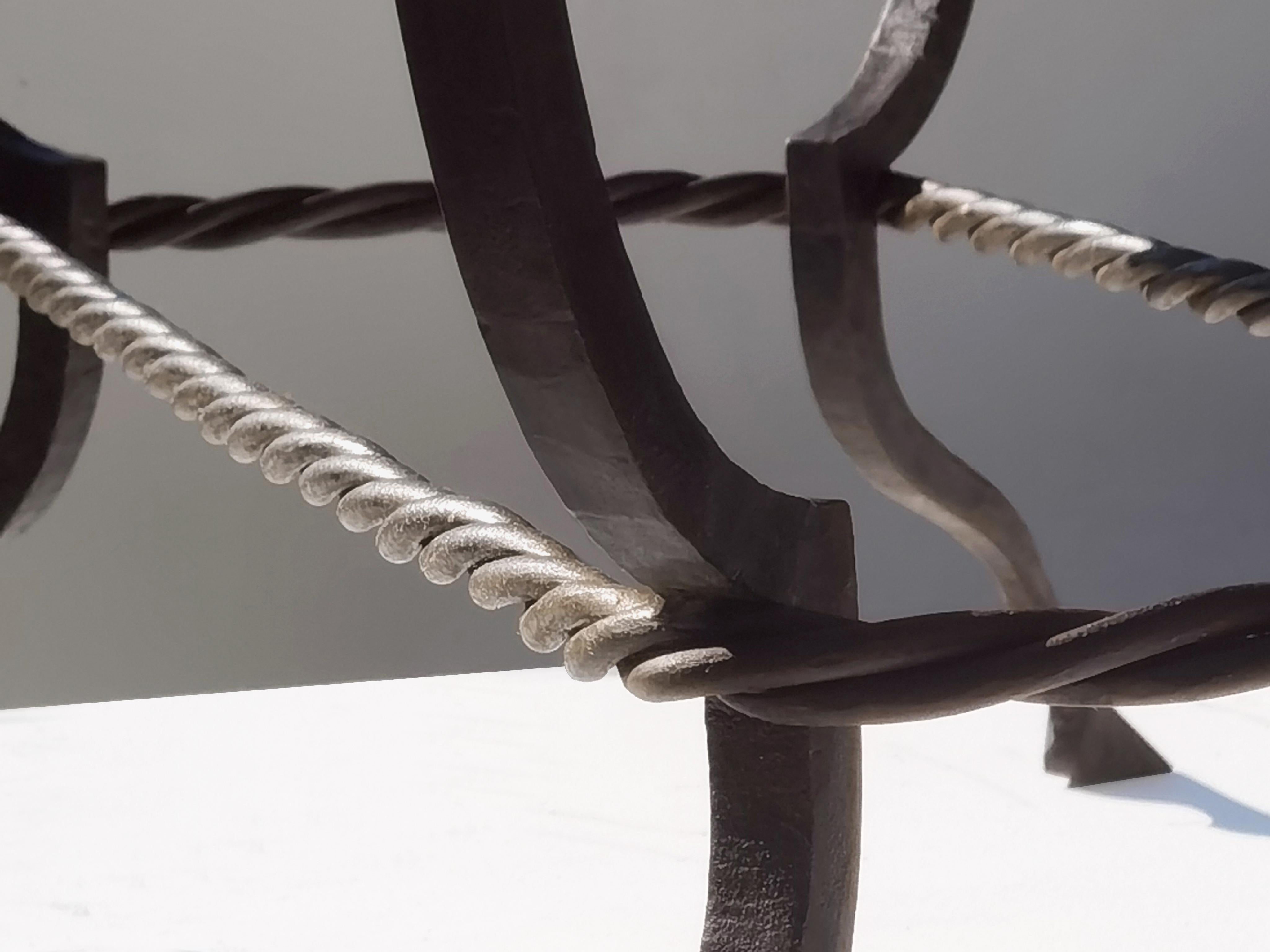 UNA MESA DE CAFÉ NEOCLÁSICA ART-DECO EN EL ESPÍRITU DE EDGAR BRANDT, Francia 1930 en venta 4