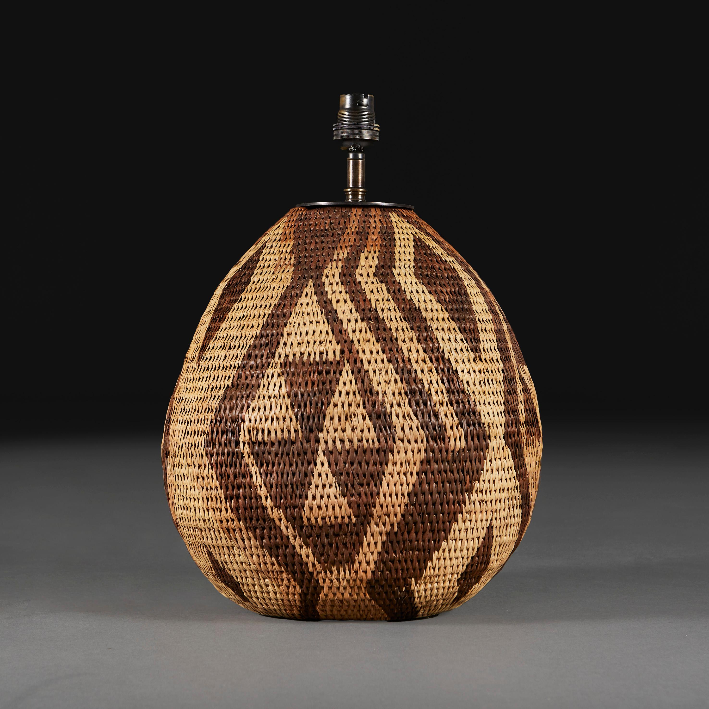 Tribal Une lampe en tressage de panier Zulu