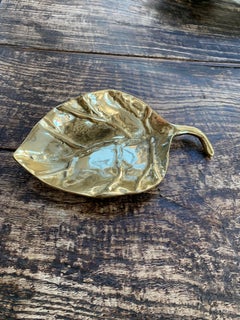 Ciotola a foglia A105 in ottone massiccio