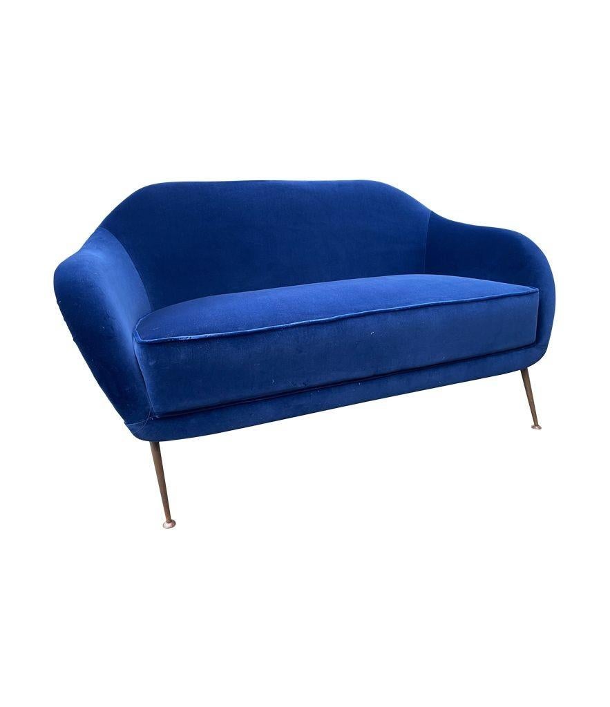A1950s Italian Two Seater Sofa with Brass Legs Newly Upholstered in Blue Velvet In Good Condition For Sale In London, GB