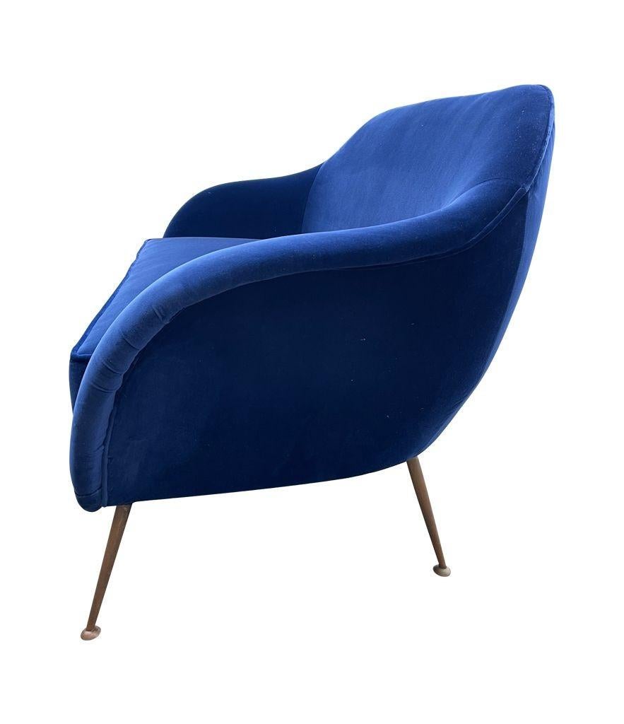 A1950s Italian Two Seater Sofa with Brass Legs Newly Upholstered in Blue Velvet For Sale 2