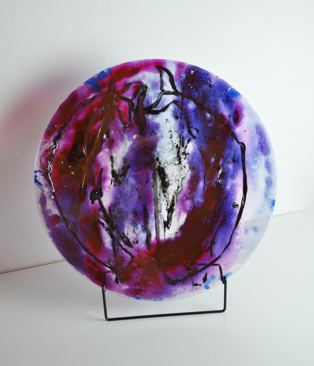 Stained Glass dish by Tróndur Patursson. Whale in red and purple colors with his ongoing theme of nature and ocean.

Diameter 50 cm x height 4 cm 

Tróndur Patursson (born 1 March 1944 in Kirkjubøur) is a Faroese painter, sculptor, glass artist and