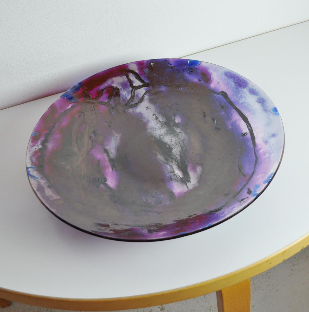 Glass dish by Tróndur Patursson, Whale in red and purple colors For Sale 4