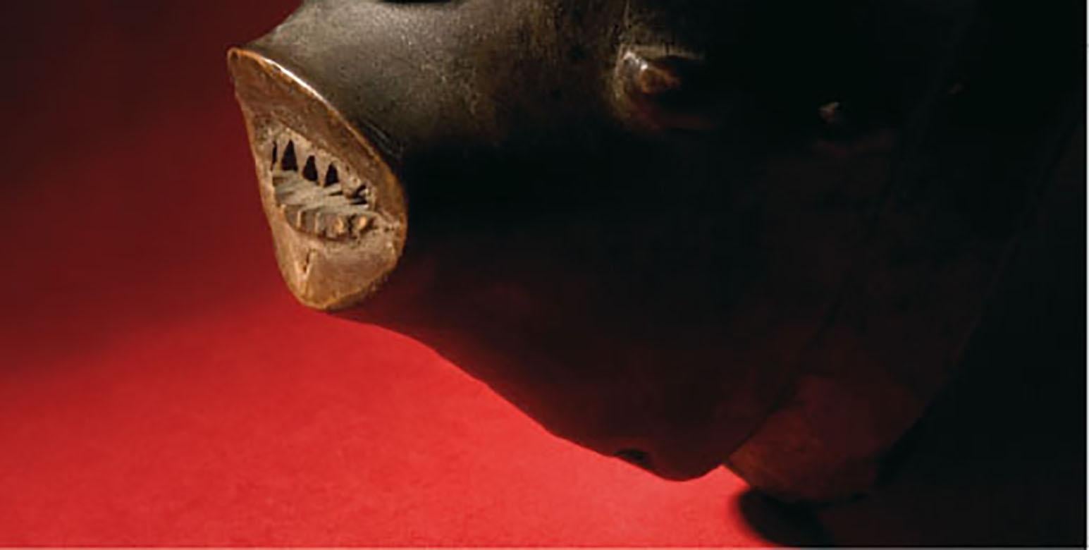 Africa, Beyond the Ancestral photography series by Andrés Barragán.

Entering into the world of African art is not a simple journey.   Andrés Barragán, an outstanding name in Argentine art, a keen observer of the subtle energies in motion, through