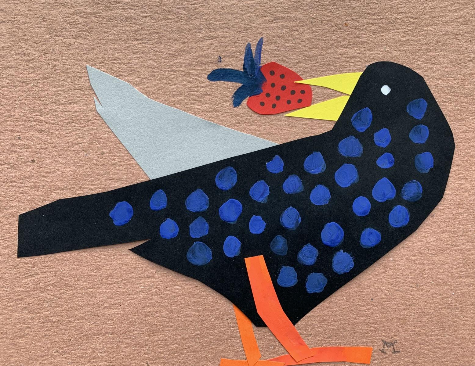 Alegre obra de arte sobre papel que representa a un pájaro (sarling-crow, como lo llamó la artista) de la artista polaca Marianna Oklejak. El pájaro sostiene una fresa en el pico. Sus plumas son de puntos. La obra está hecha con recortes de papel y