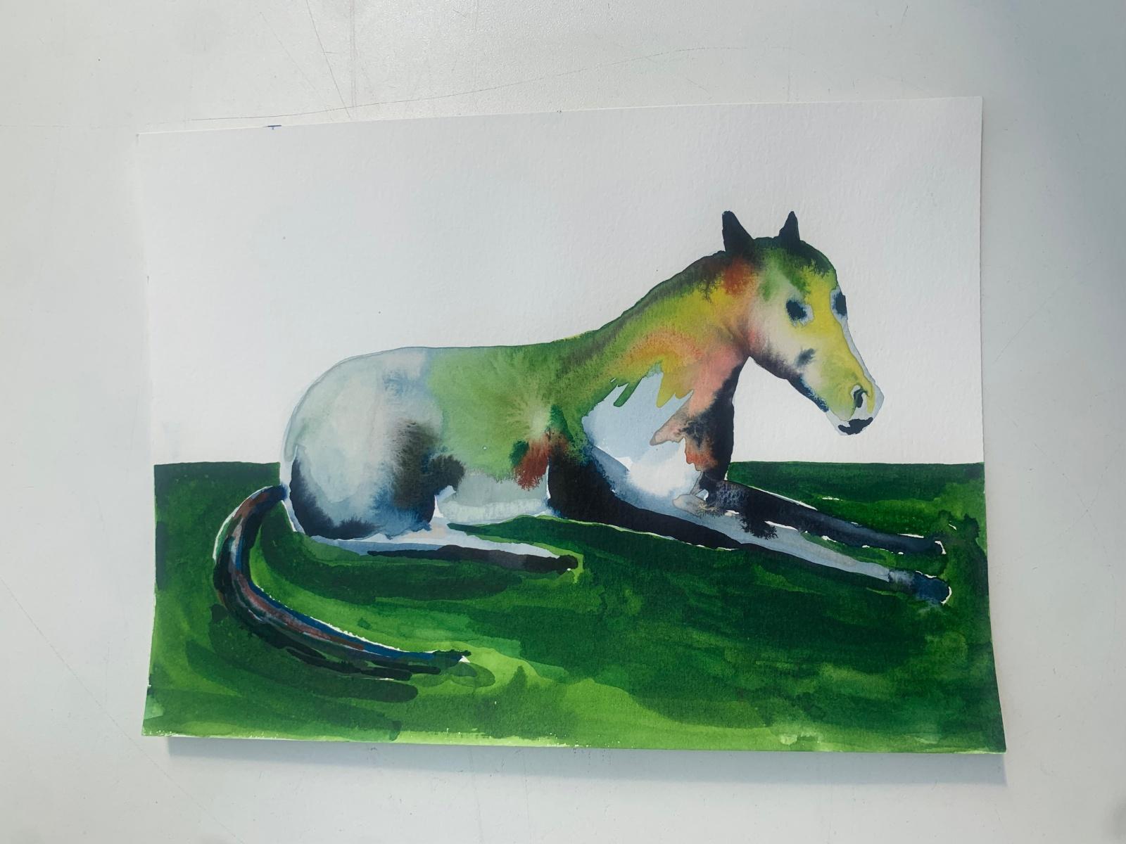 Nocefresca. dessin figuratif coloré, cheval, artiste polonais - Gris Figurative Art par Hanna Ilczyszyn