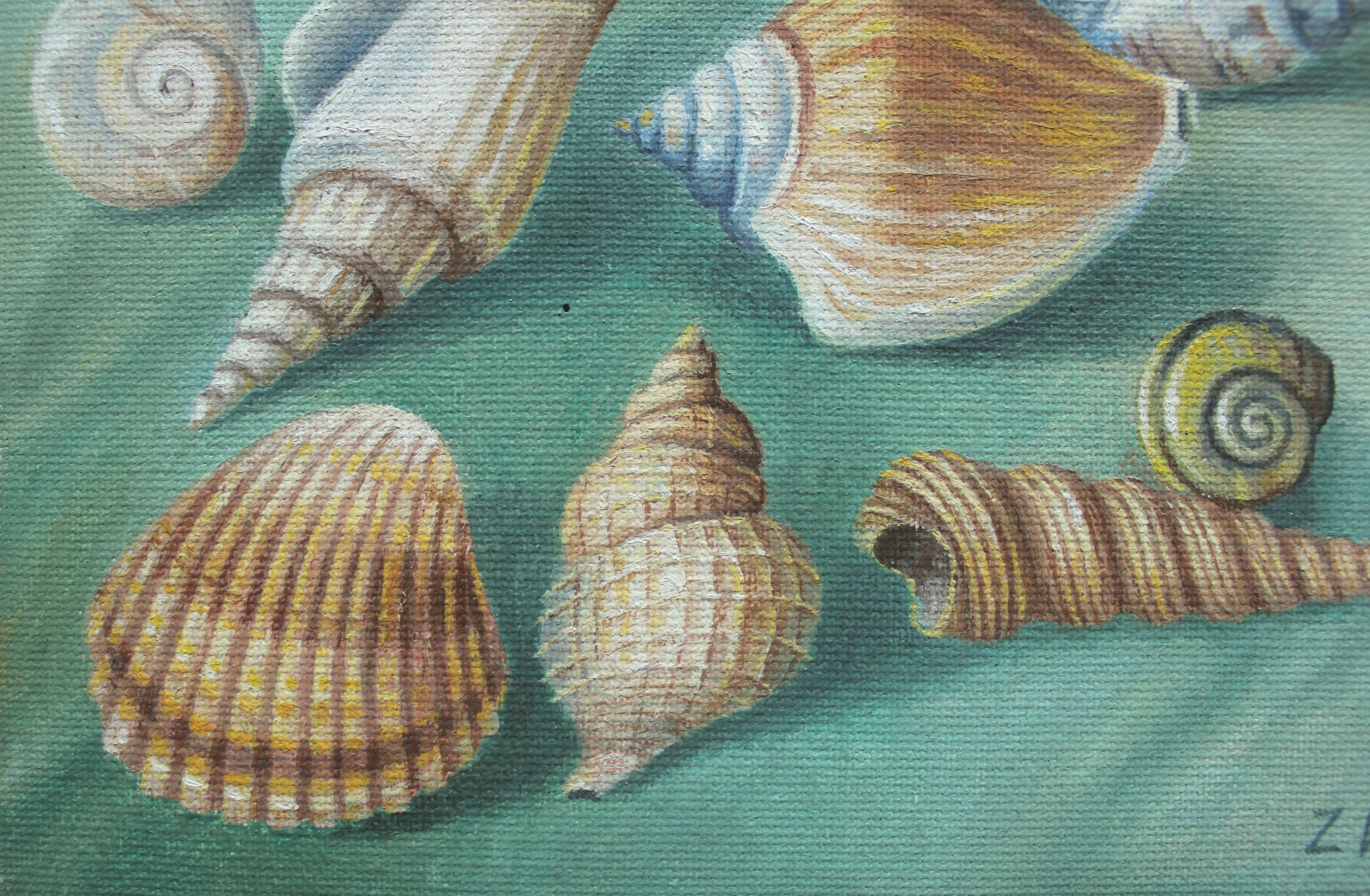 Shell Shells - Zeitgenössisches figuratives Ölgemälde, Stillleben, gedämpfte Farben, Realismus (Grau), Figurative Painting, von Zbigniew Wozniak
