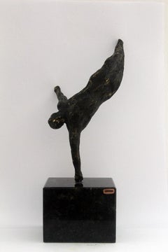 Ein Akrobat. Bronze-Figurenskulptur, Akt, Dynamische Komposition, Polnische Kunst