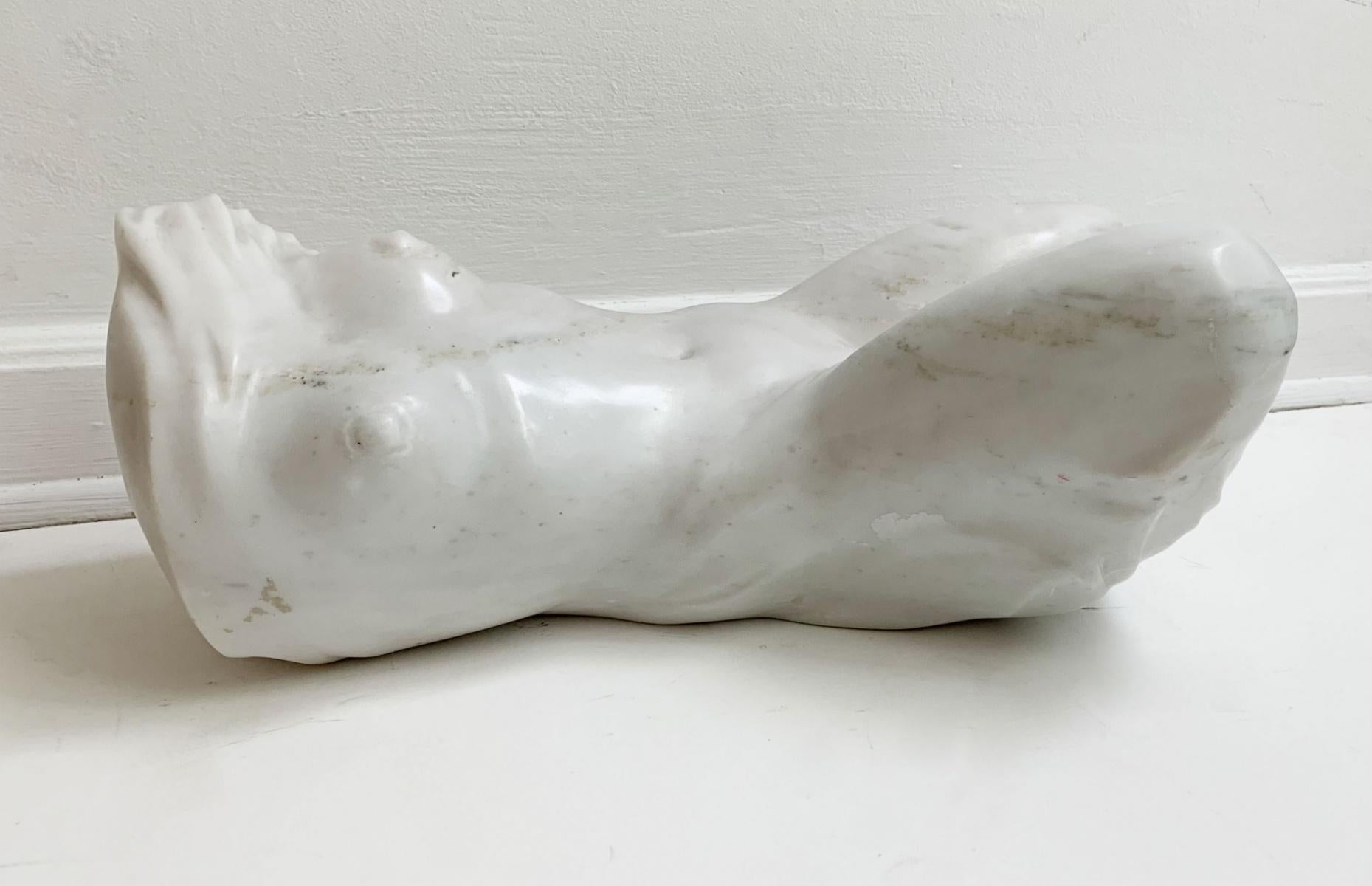 Nu - XXIe siècle, sculpture figurative contemporaine en marbre, classique, réalisme - Gris Nude Sculpture par Ryszard Piotrowski