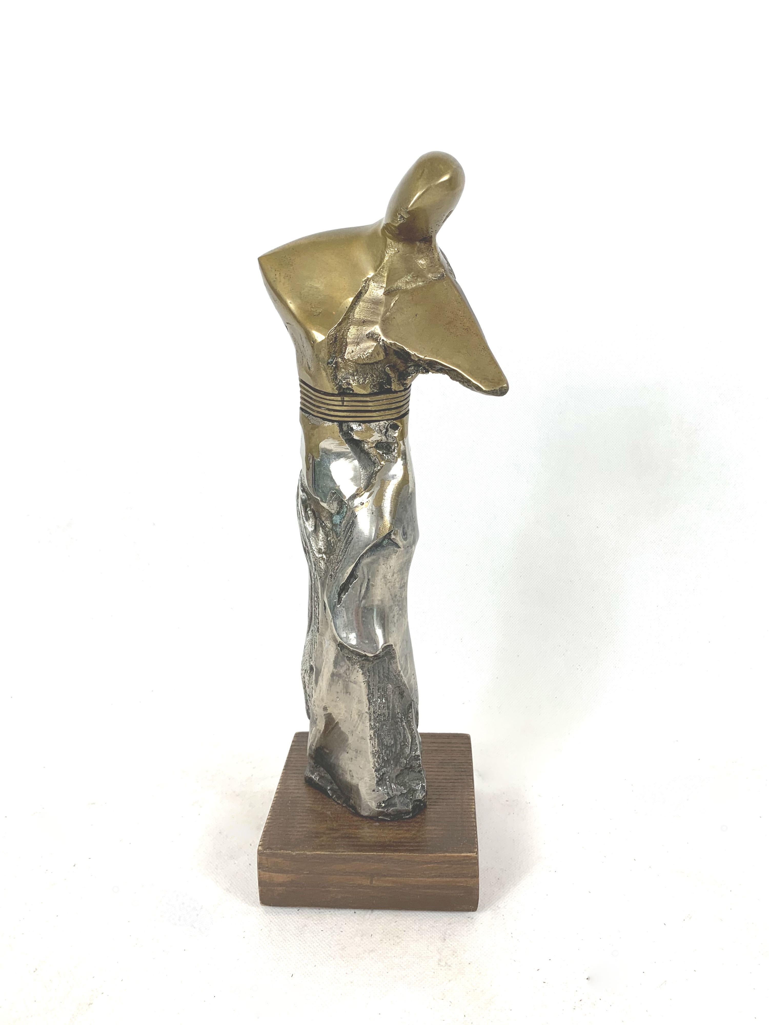 Wieslaw Janasz Figurative Sculpture – Charakter – Zeitgenössische Messing-Skulptur:: figürlich und abstrakt