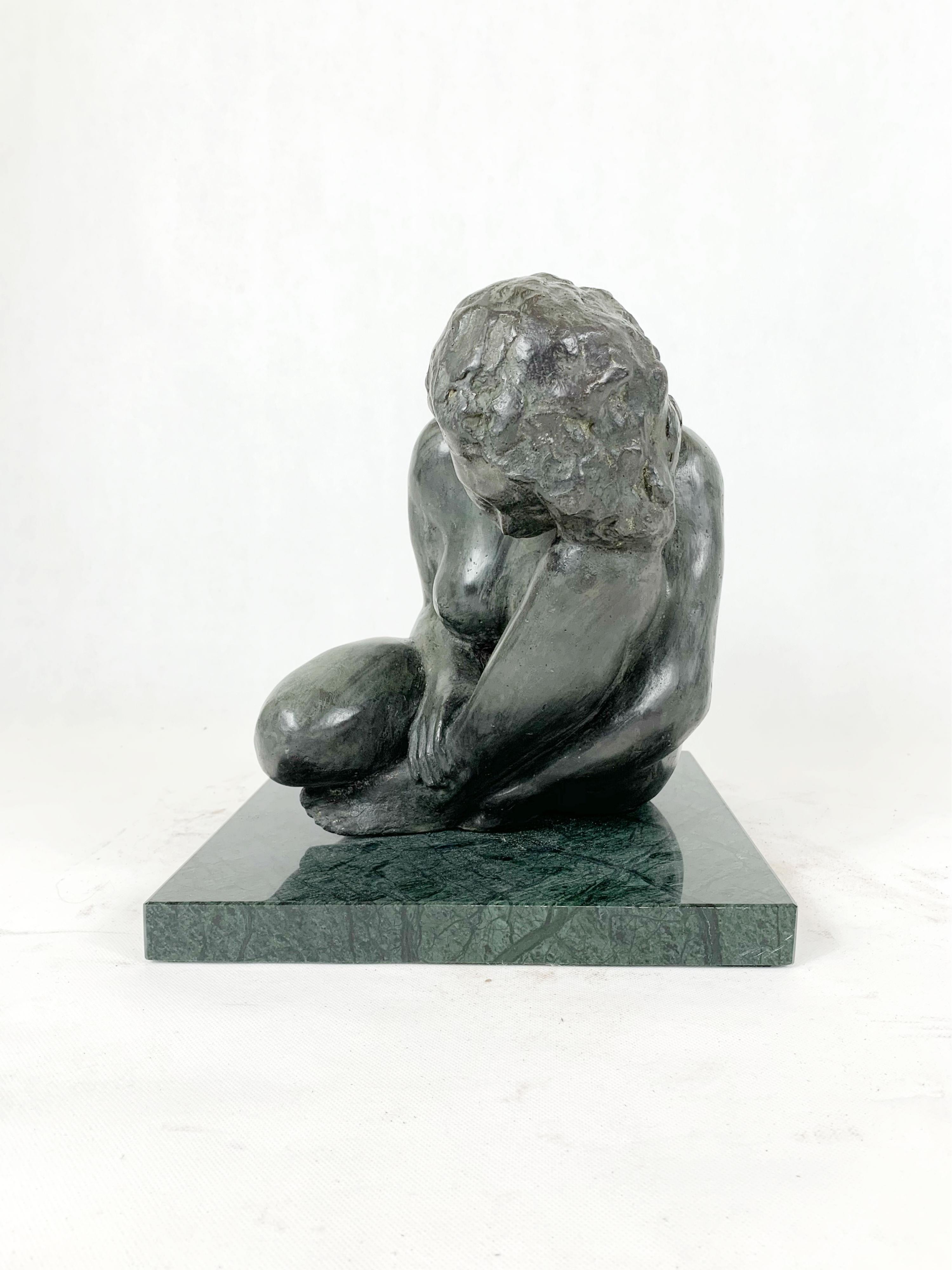 Woman – 21. Jahrhundert Zeitgenössische figurative Bronzeskulptur, klassisch, Realismus (Gold), Nude Sculpture, von Ryszard Piotrowski