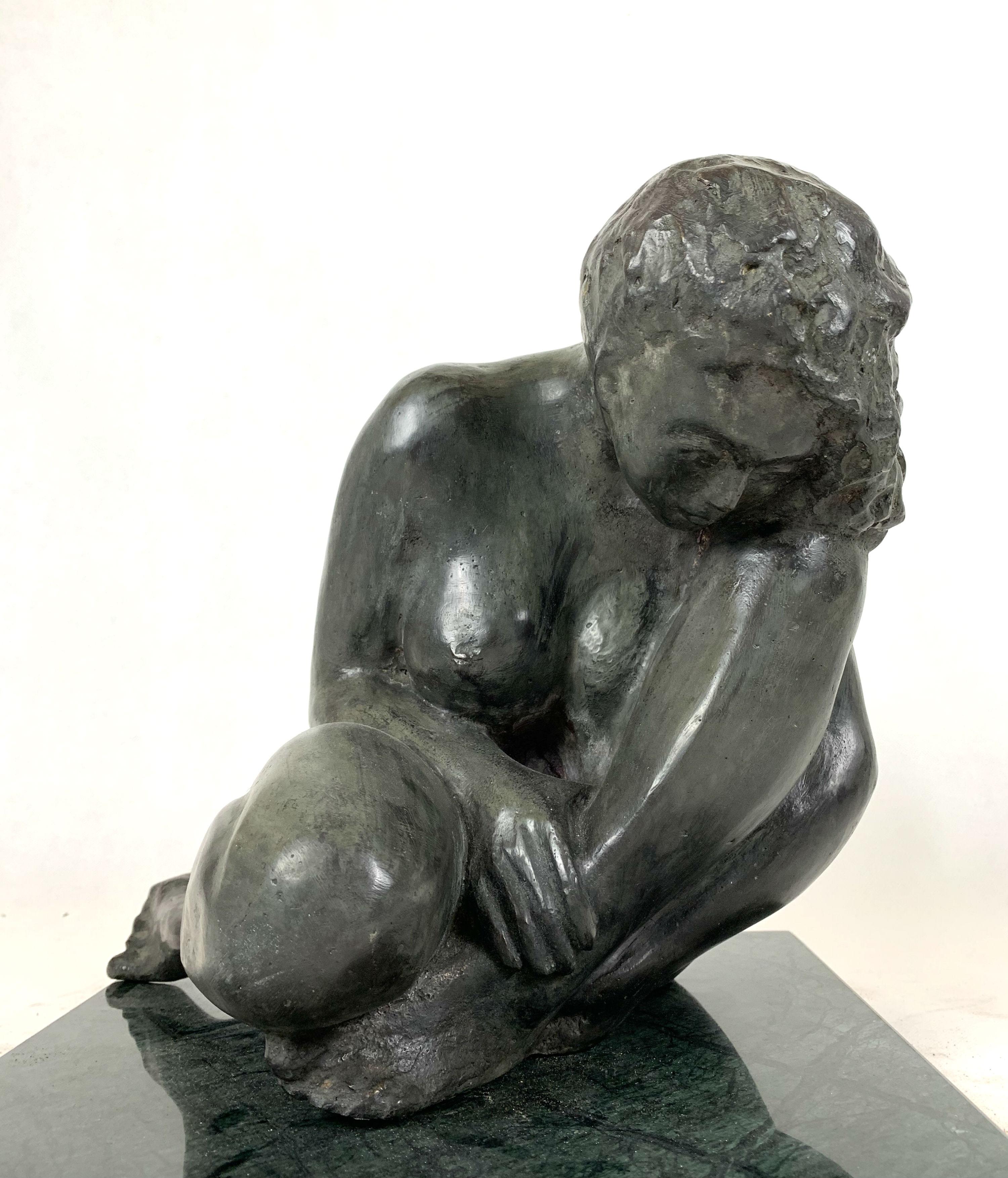 Femme - Sculpture figurative en bronze contemporaine du XXIe siècle, classique, réalisme en vente 6