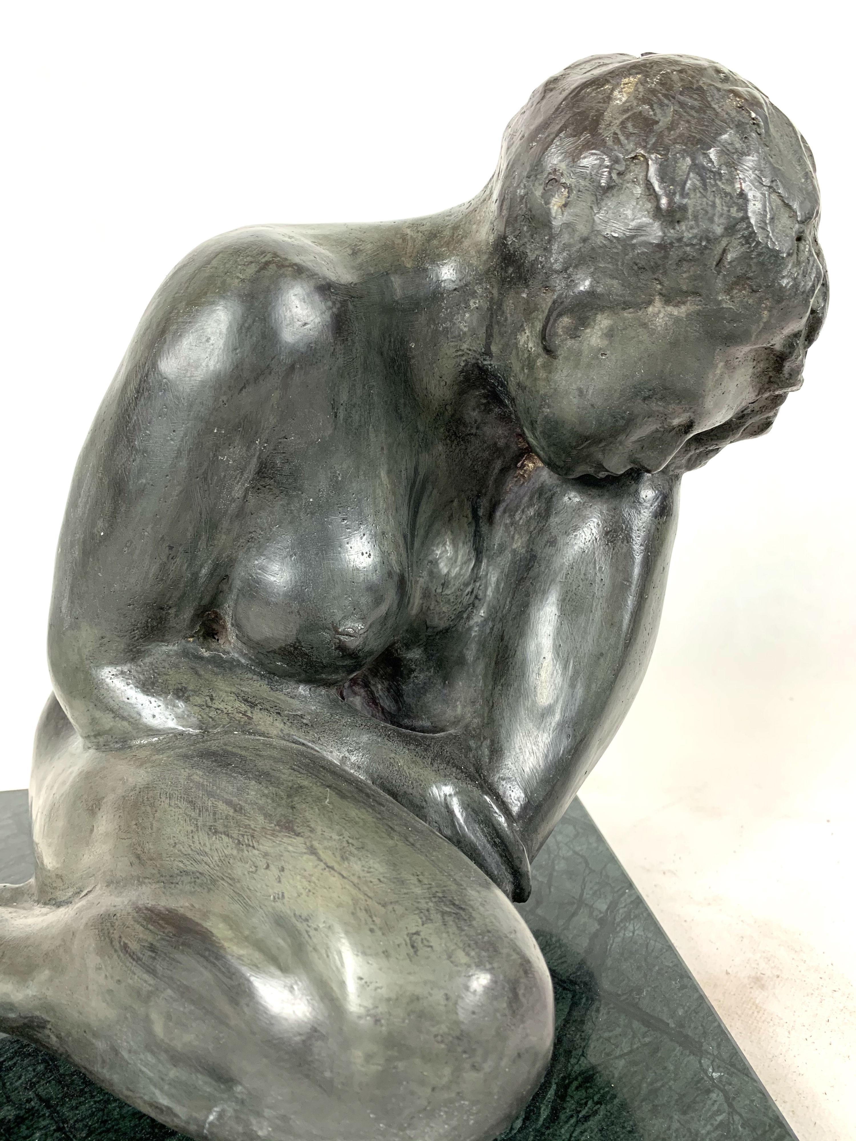 Femme - Sculpture figurative en bronze contemporaine du XXIe siècle, classique, réalisme en vente 5