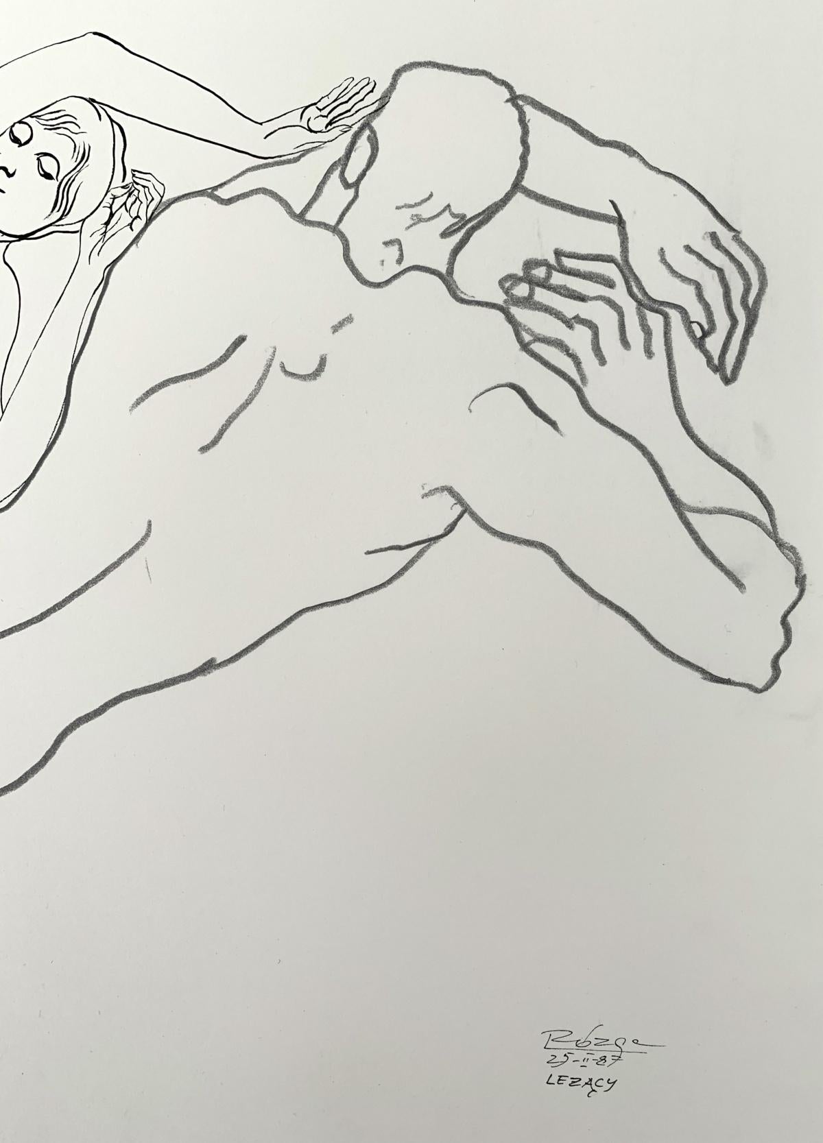 Les allongés - dessin minimaliste au crayon sur papier, deux nus, noirs et blancs - Gris Figurative Art par Leszek Rózga