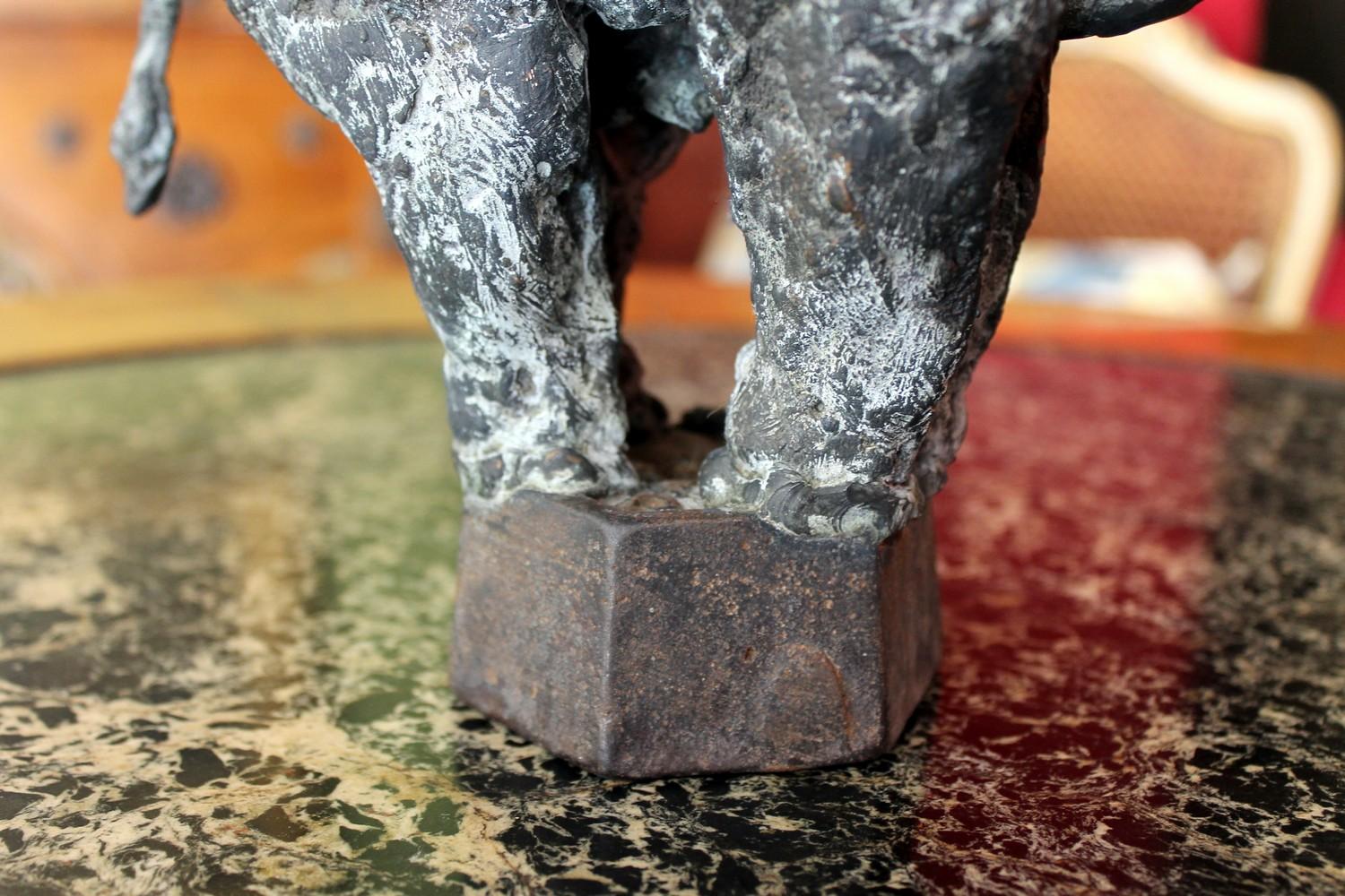 With this bronze sculpture with gray patina the artist takes us into an imaginative and fantastic world, the image of the elephant on the pedestal reminds us of the circus environment and is linked to childhood memories.
This exquisite solid bronze