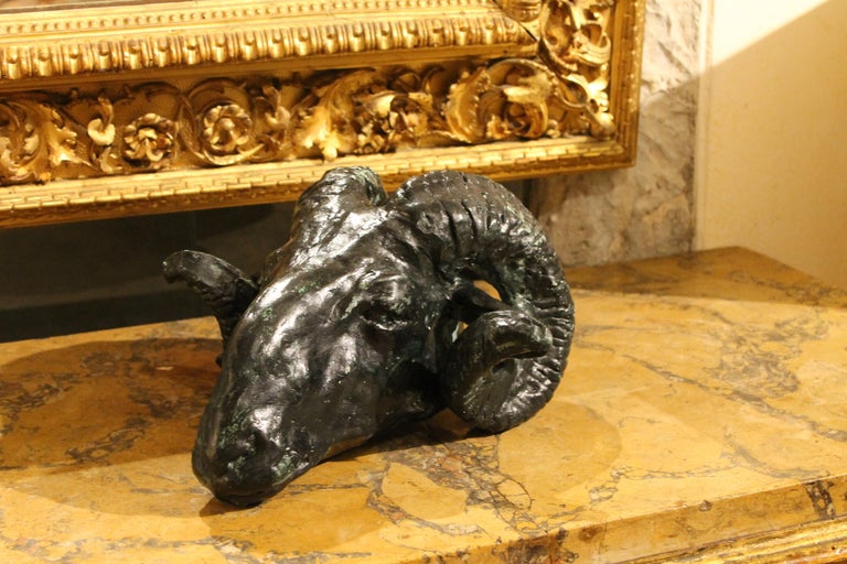This contemporary plaster sculpture of a ram’s head is inspired by the art of Ancient Rome and Ancient Greece with a reference to Neoclassicism and Neoclassical period old masters, when the discoveries of archaeological sites became the focal point