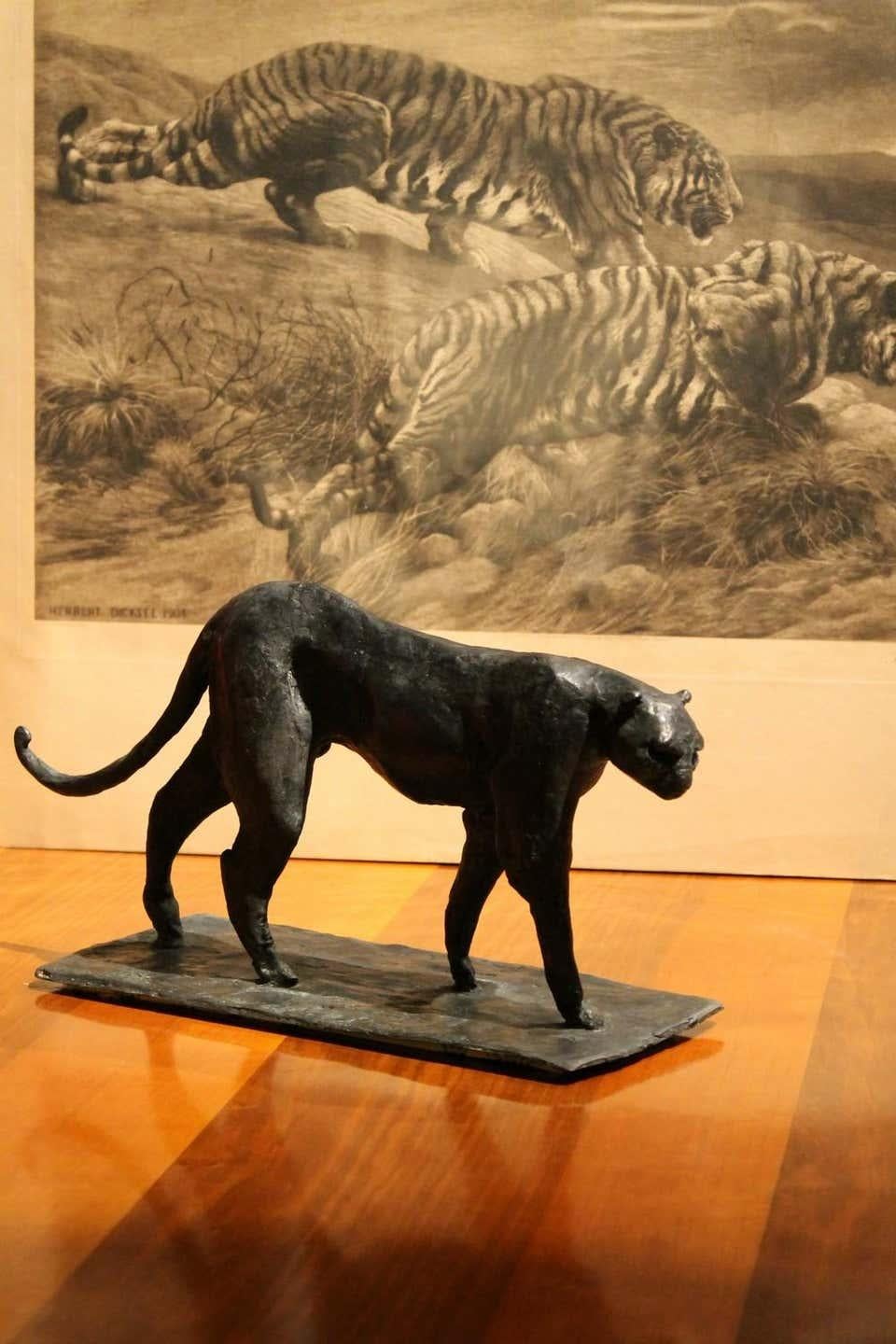 This contemporary sculpture representing a walking leopard on a rectangular naturalistic base is made of solid burnished black patinated bronze, created by the Argentine-Italian artist Pablo Simunovic through the ancient lost wax casting method.
The