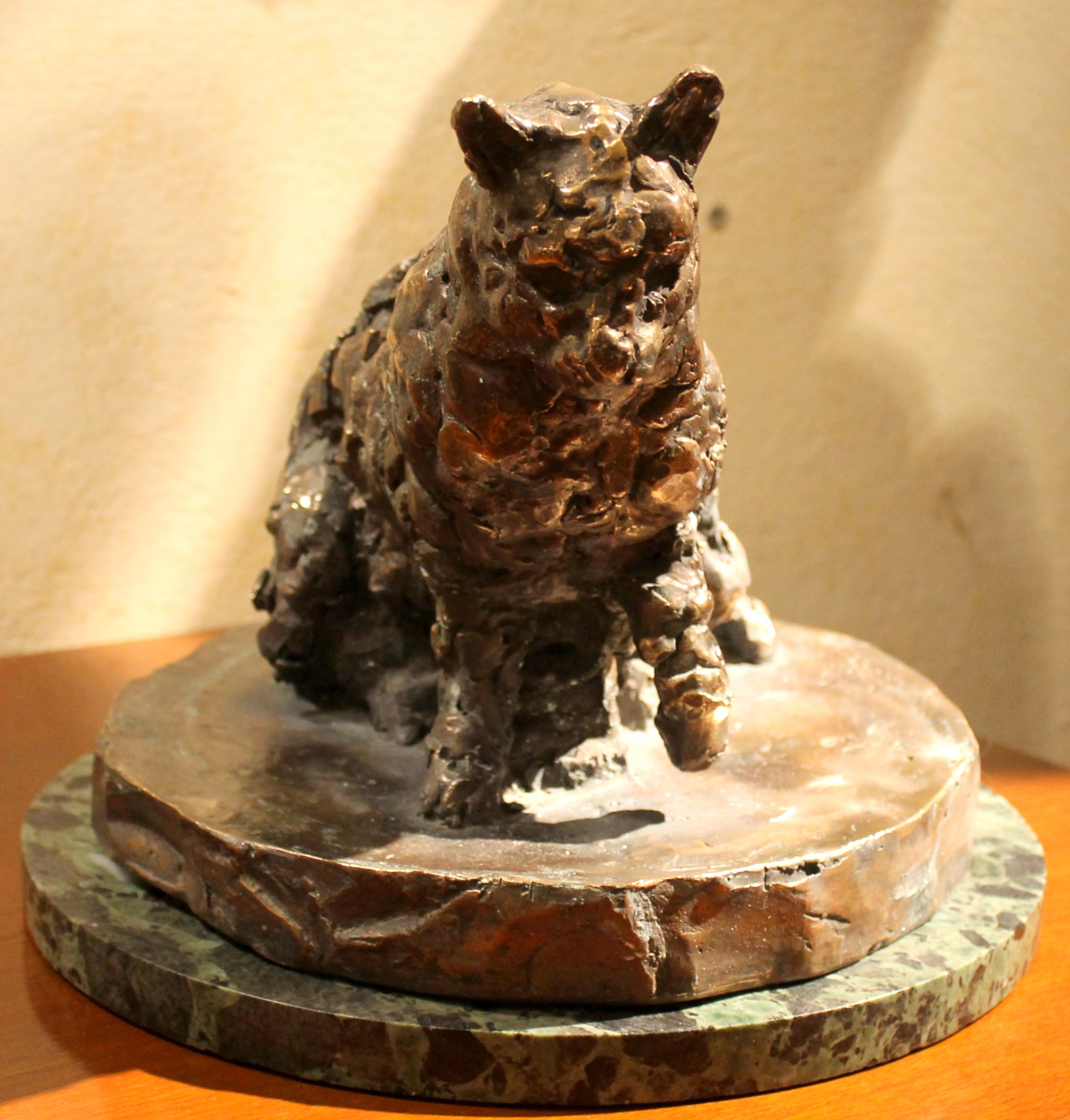 This exquisite solid bronze sculpture of a cat on a round base is handmade with incredible detail, the artist is able to capture a moment frozen in time but on the same time simultaneously creates both movement and static effects. 
The animal