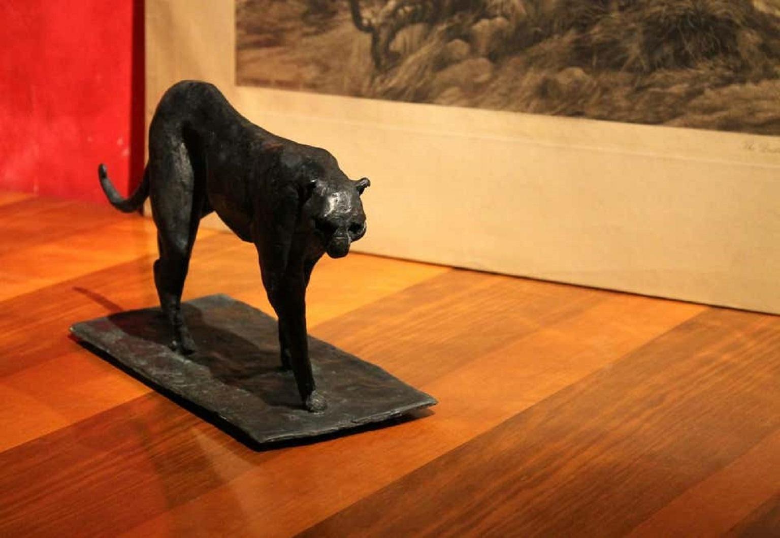 Zeitgenössische, vom Art déco inspirierte Leoparden-Skulptur aus schwarzer, patinierter massiver Bronze im Angebot 7