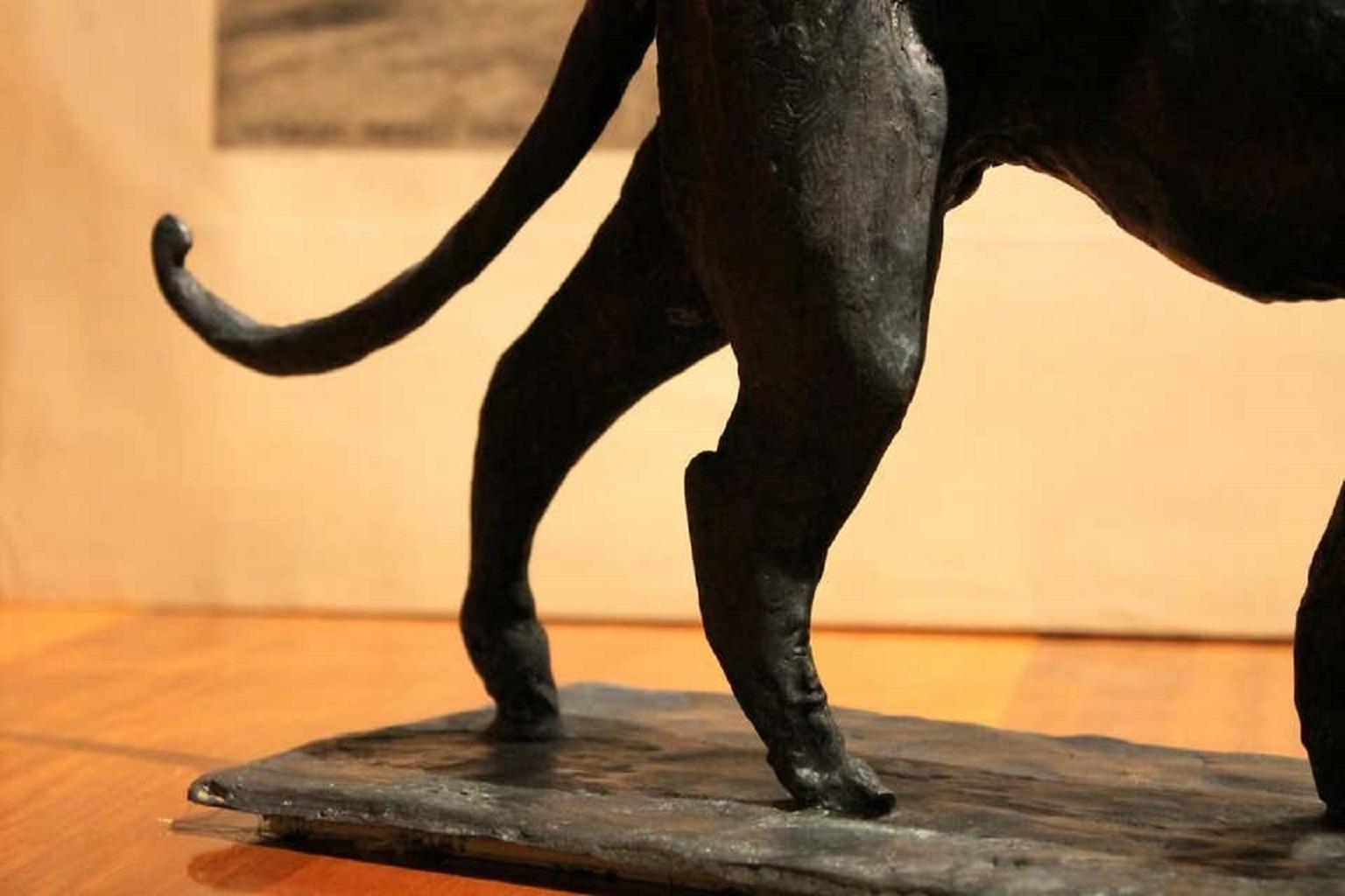 Sculpture léopard contemporaine d'inspiration Art Déco en bronze massif patiné noir 11
