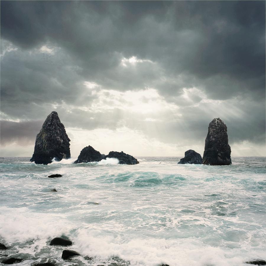 Landscape Photograph Bernhard Quade - Acitrezza Rocks, Sicile, Italie